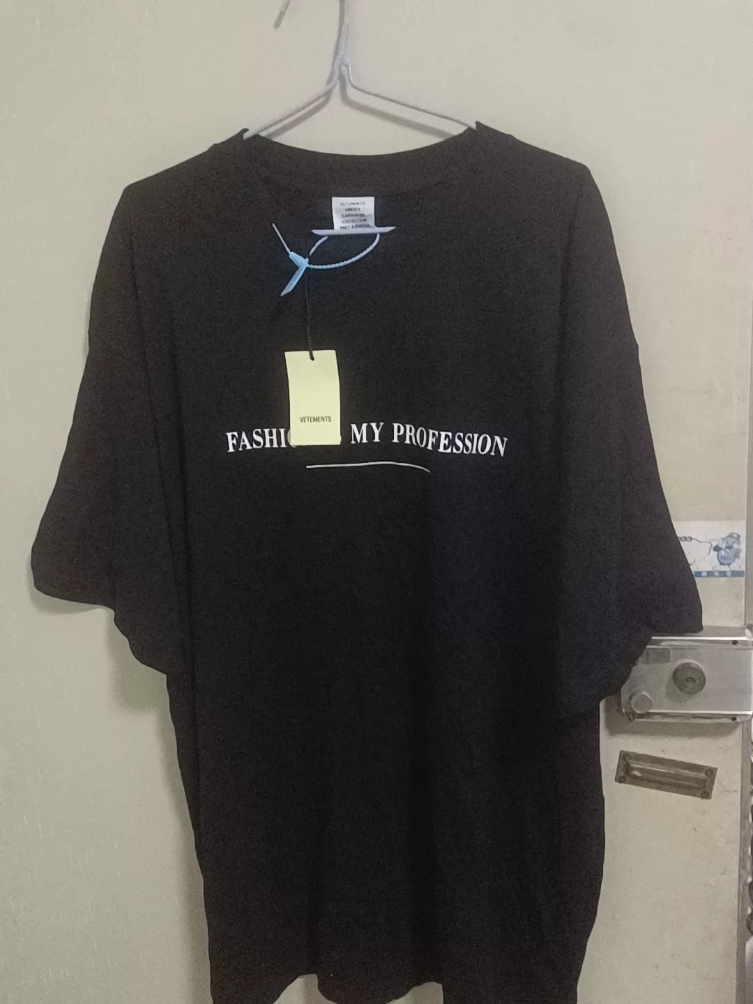 Футболка с короткими рукавами VETEMENTS, черная, размер L, свободного кроя, мужской стиль.грудь
