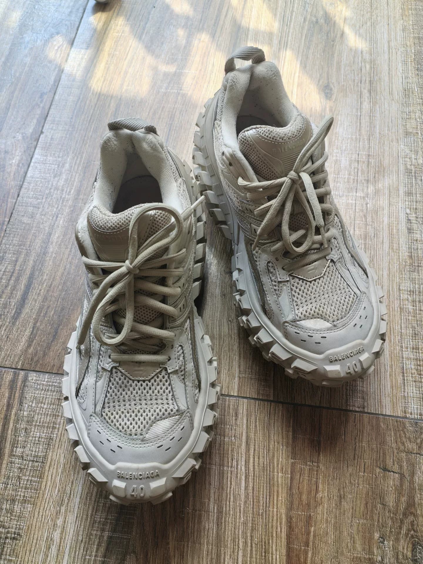 Кроссовки Balenciaga Balenciaga DEFENDER Tire Shoes песочного цвета 4