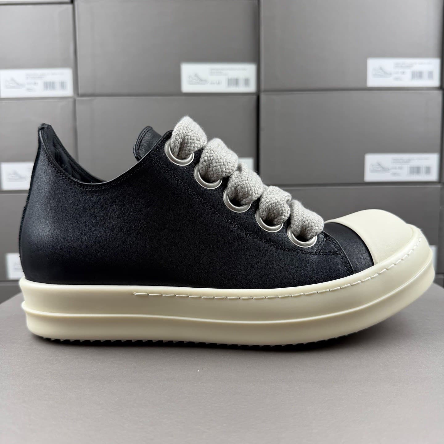 Черно-белые кроссовки RICK OWENS Converse на толстых шнурках из воловьей кожи с низким верхом.