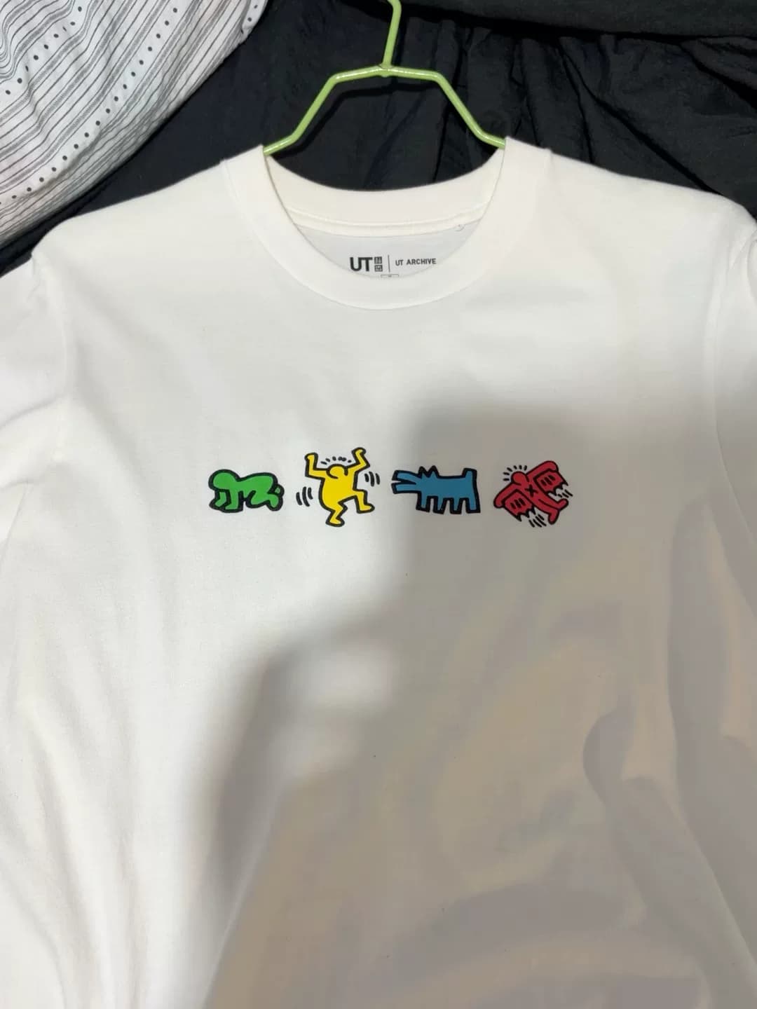 Кобрендовая футболка с коротким рукавом Uniqlo UT Archive Case от Haring, белая, M, натуральная кожа