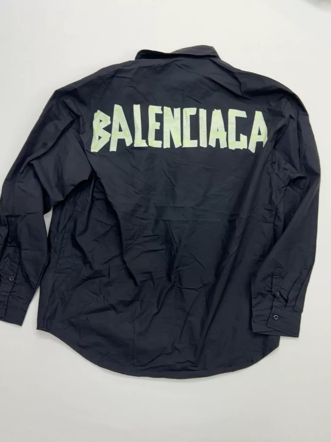Футболка Balenciaga tape размера l практически новая, более 200 покупок