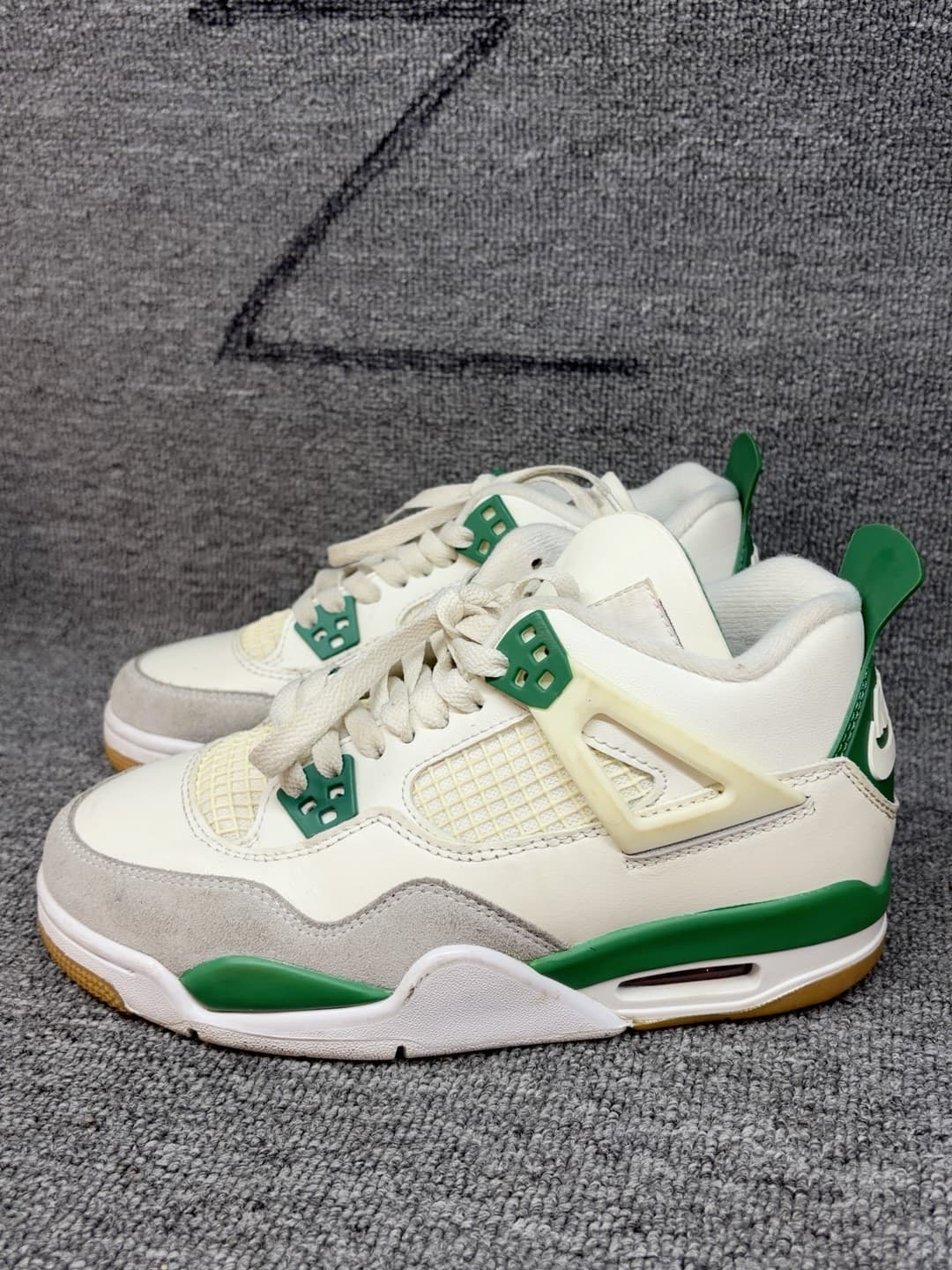 Кроссовки Nike SB x Air Jordan 4 "Pine G
