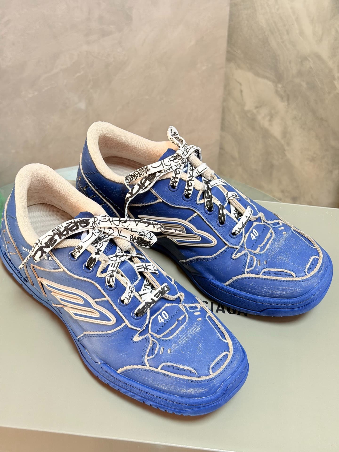 Balenciaga Balenciaga Hamptons W