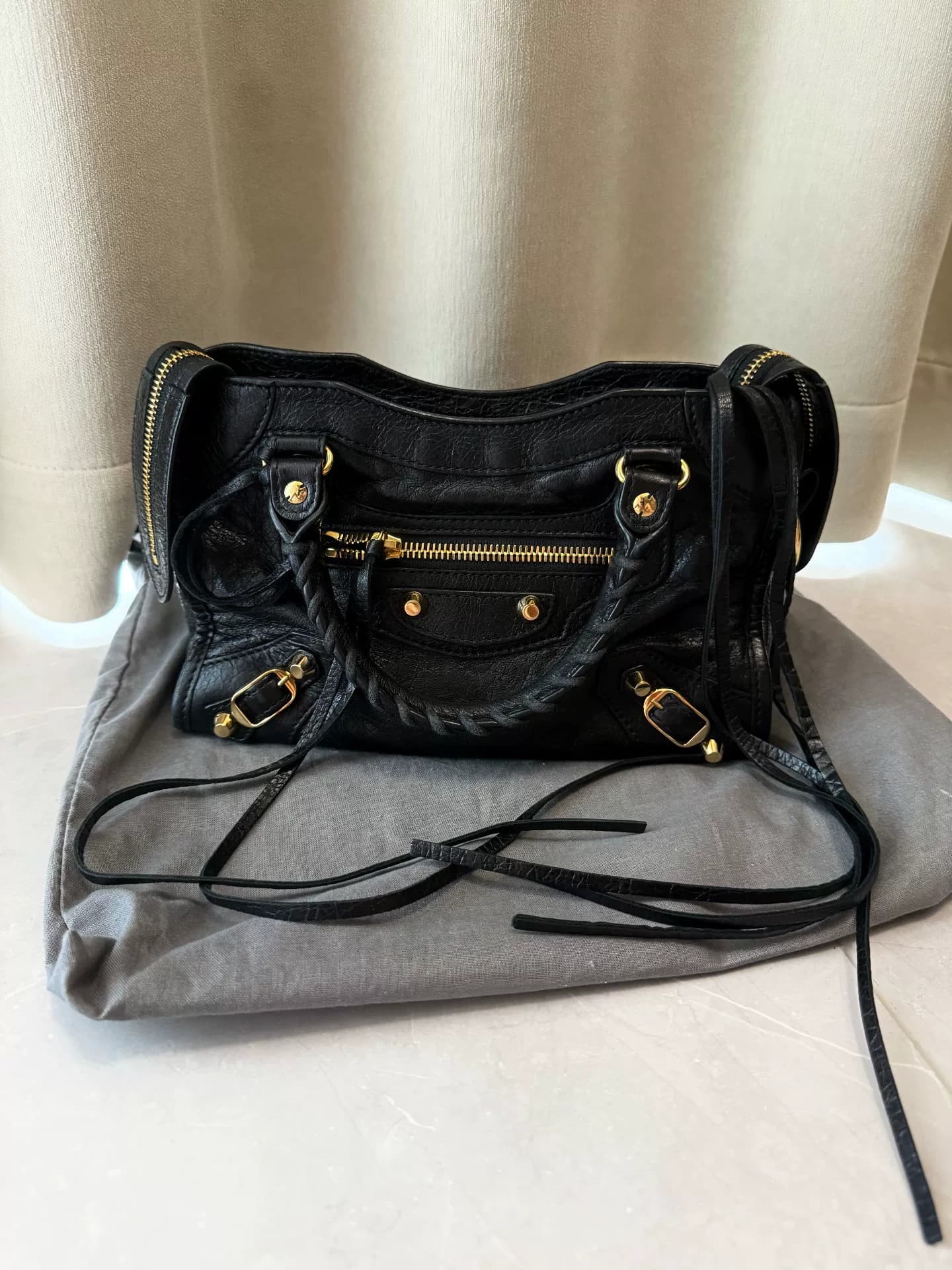 Мотоциклетная сумка Balenciaga balenciaga mini mini из черной овчины