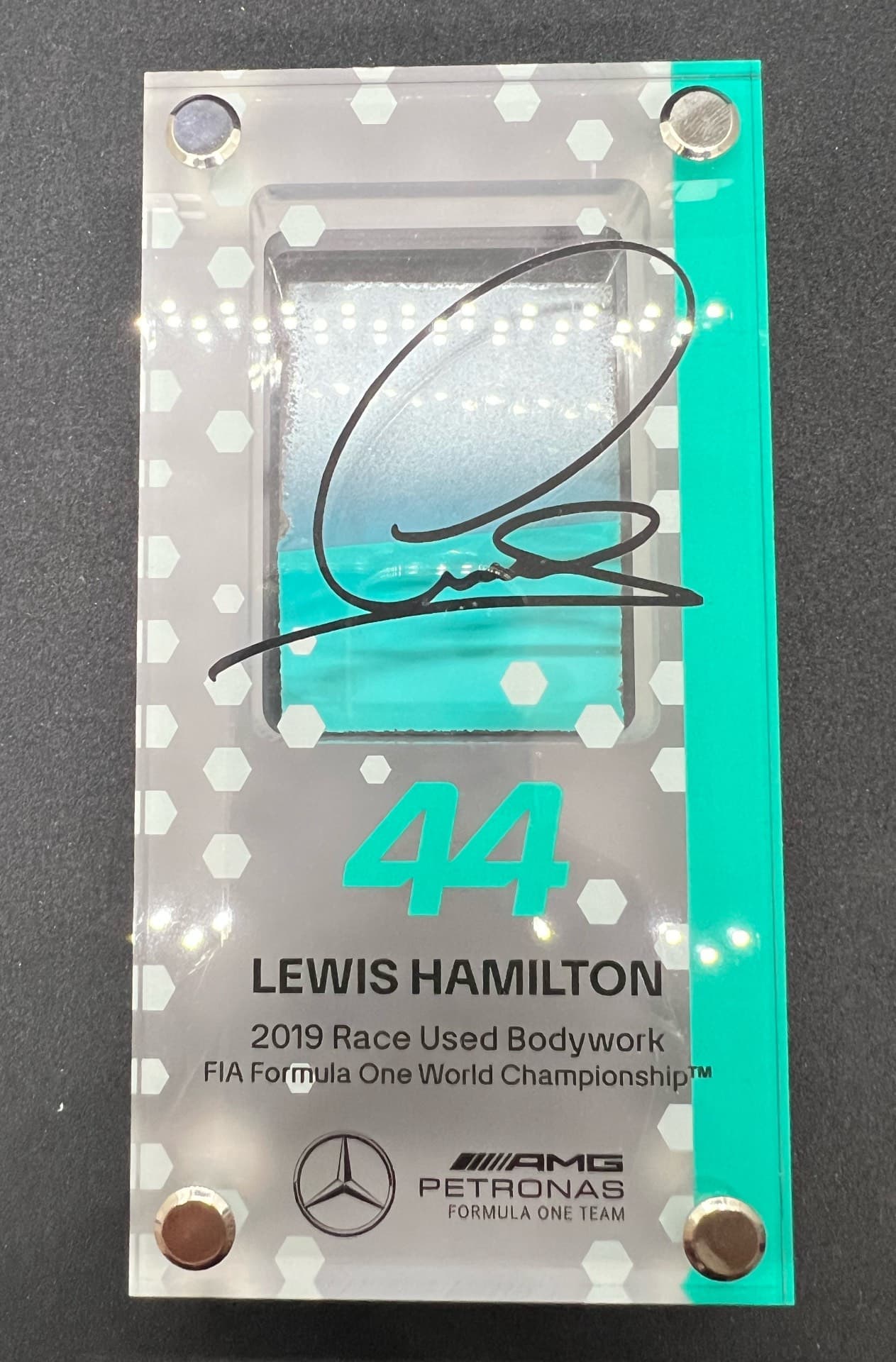 Официальная коллекция акриловых украшений F1 Authenticics