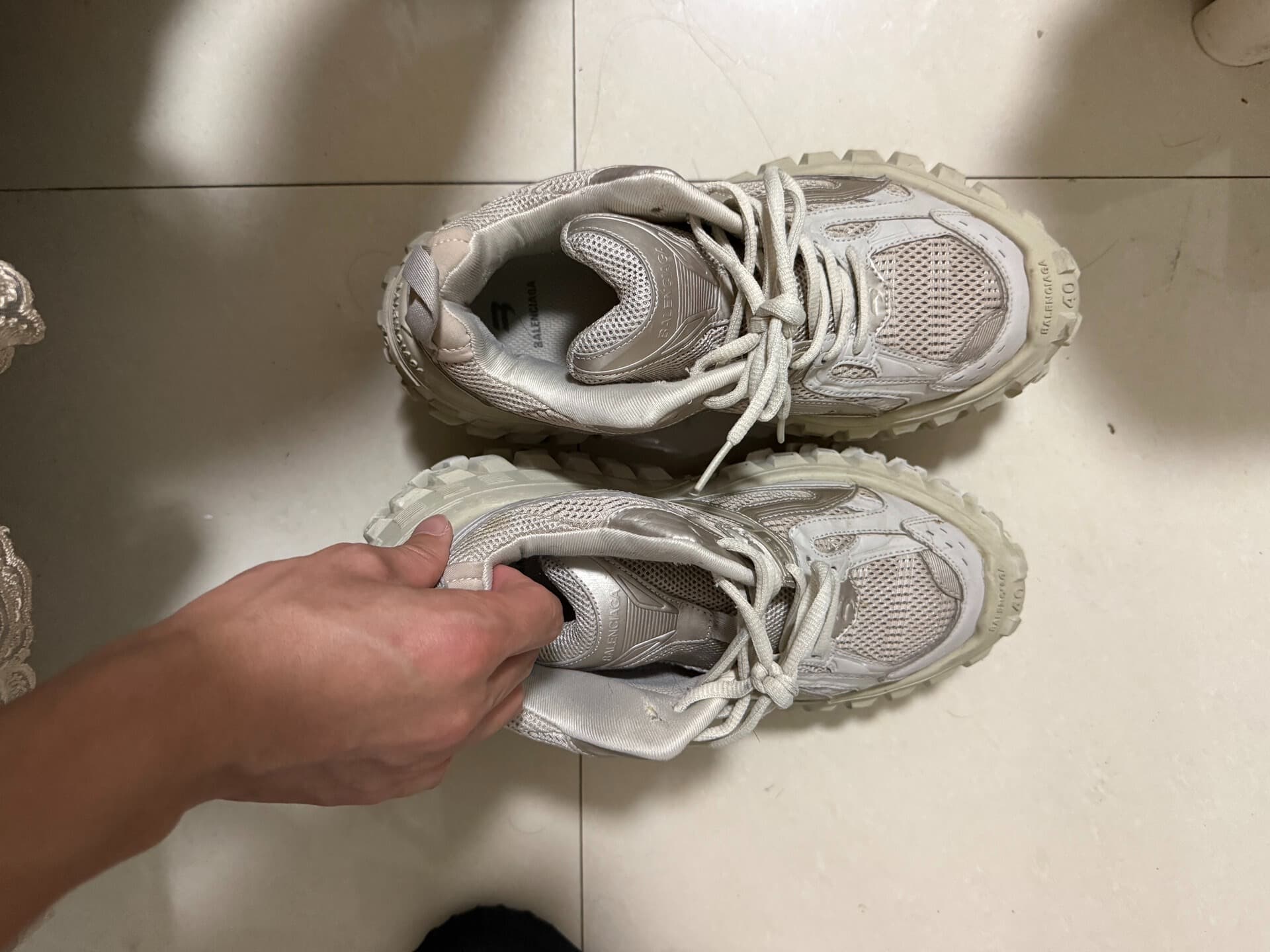 Белоснежные ботинки Balenciaga tire, размер 40, модель daddy shoes на толстой подошве, сетчатая строчка, подошва