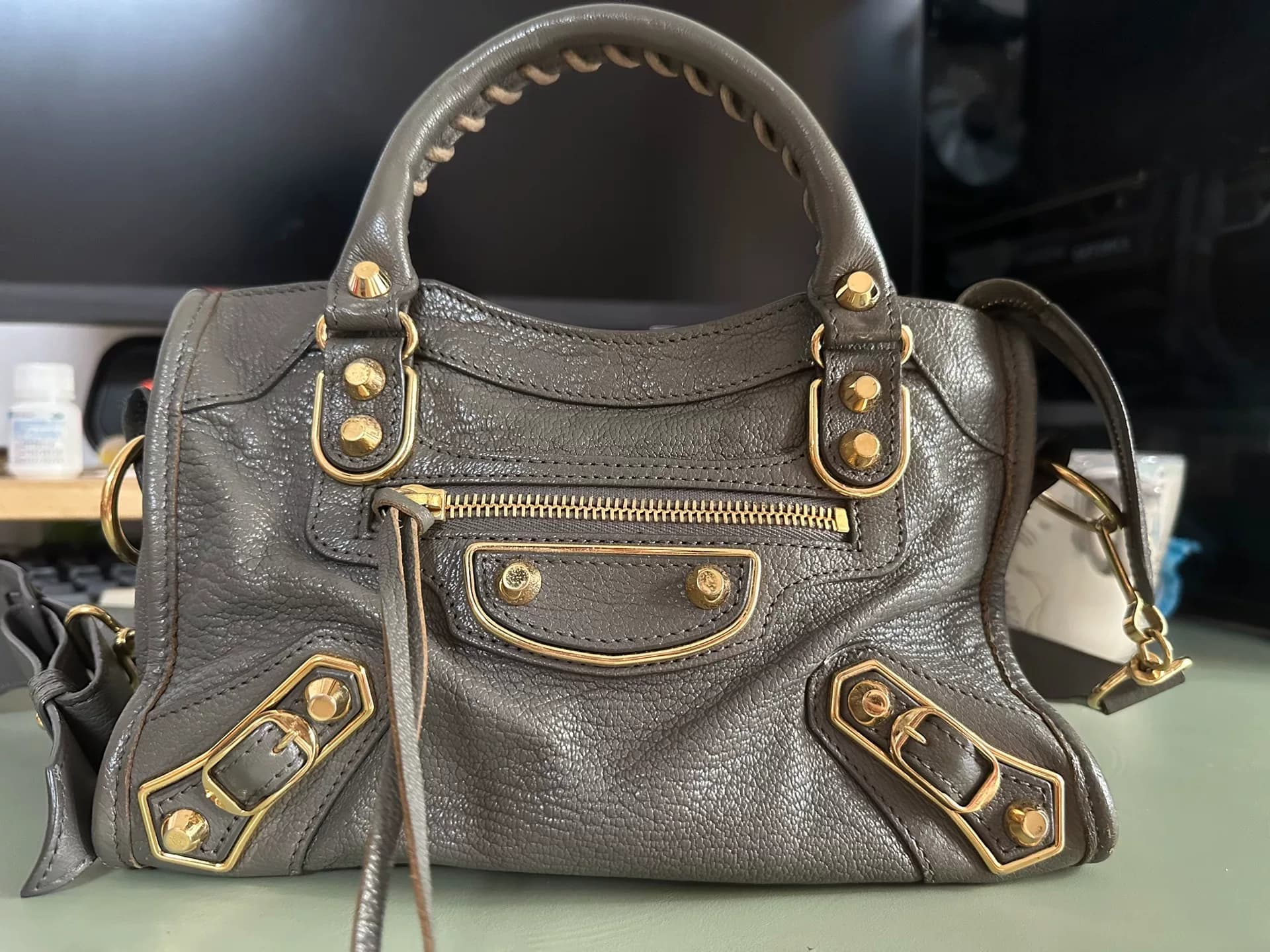 Balenciaga мини-мотоциклетная сумка Balenciaga, серо-золотистый цвет "слон", классическая