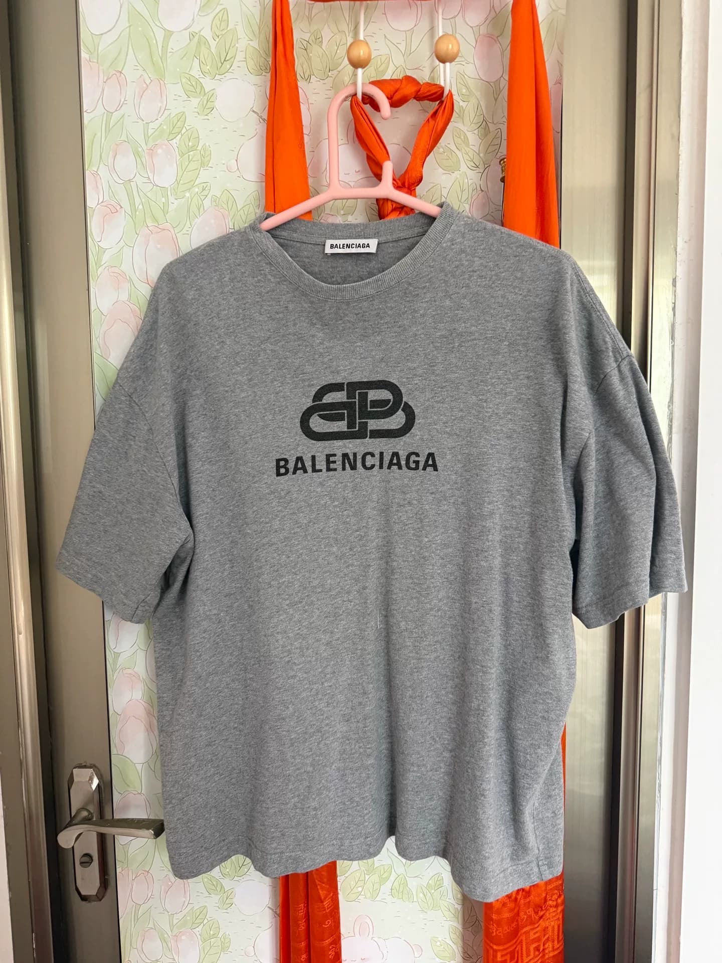 Женская серая футболка с логотипом Balenciaga XS!