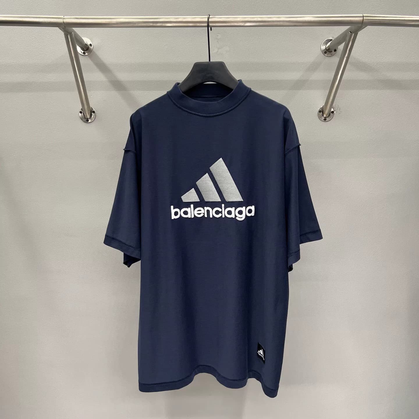 совместный стиль adida# originals × BLCG Paris, одобренный