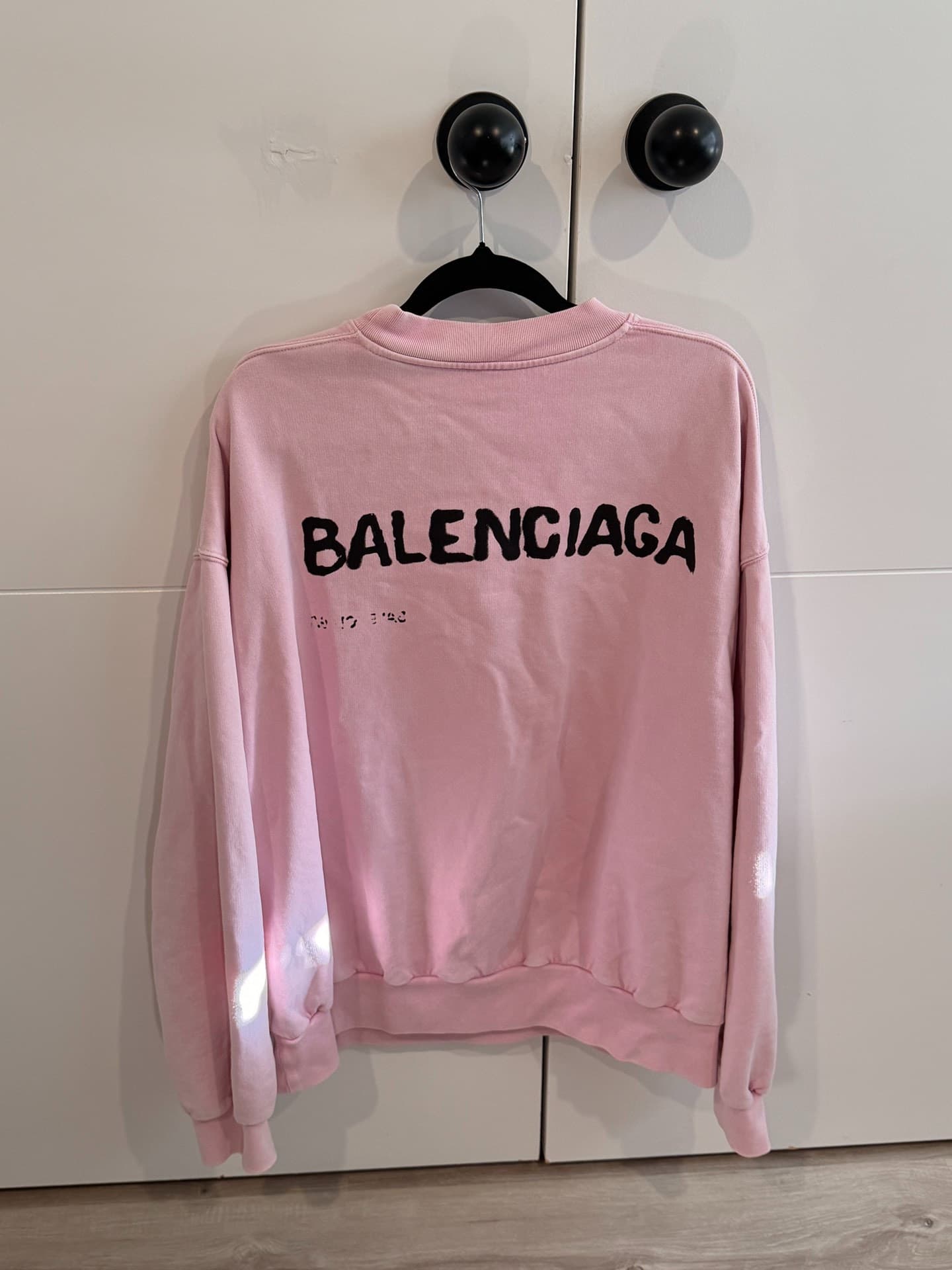 Balenciaga Баленсиага Розовый свитер с надписями в виде граффити Размер XS