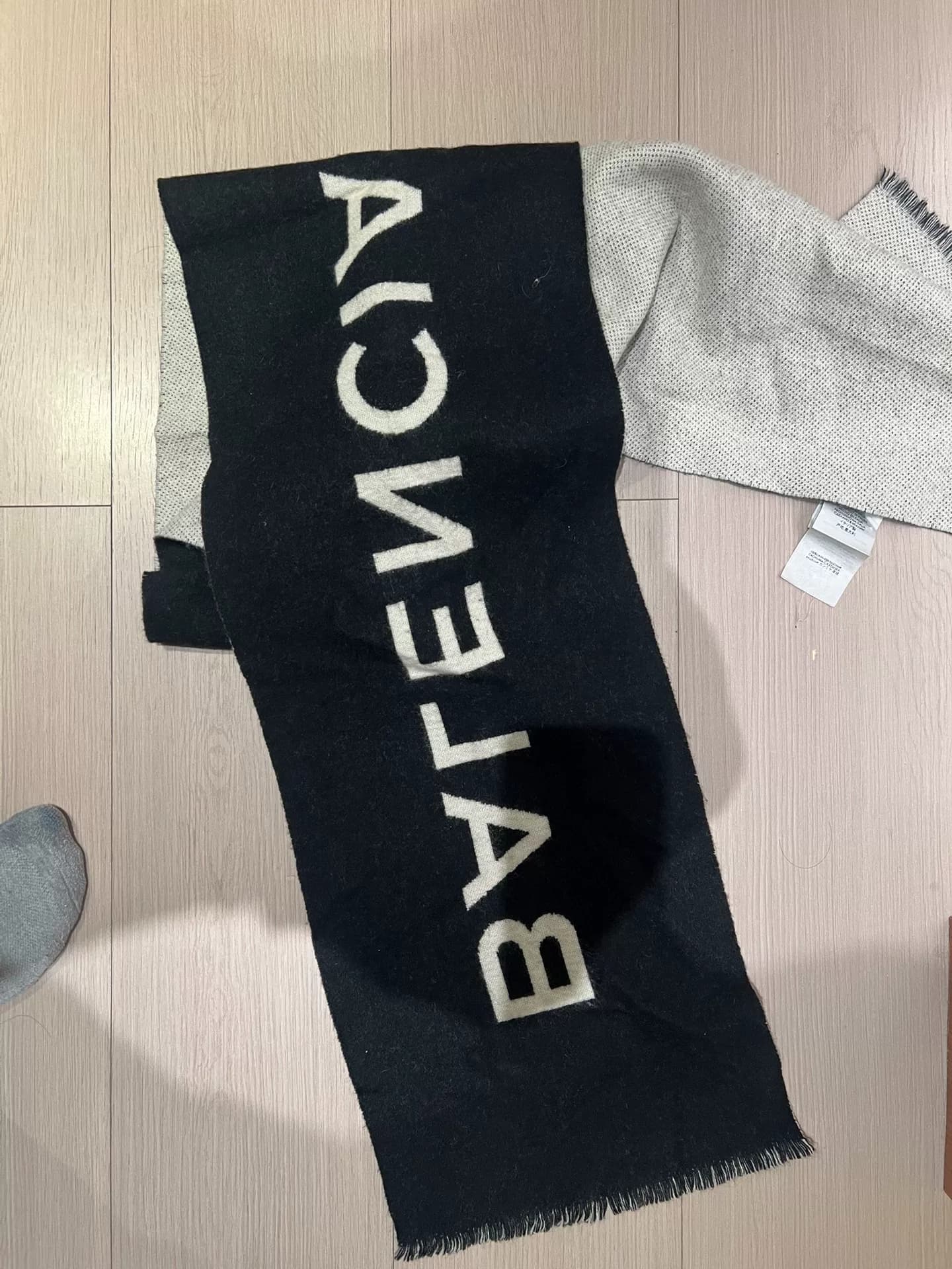 Шерстяной двухлетний шарф Balenciaga
