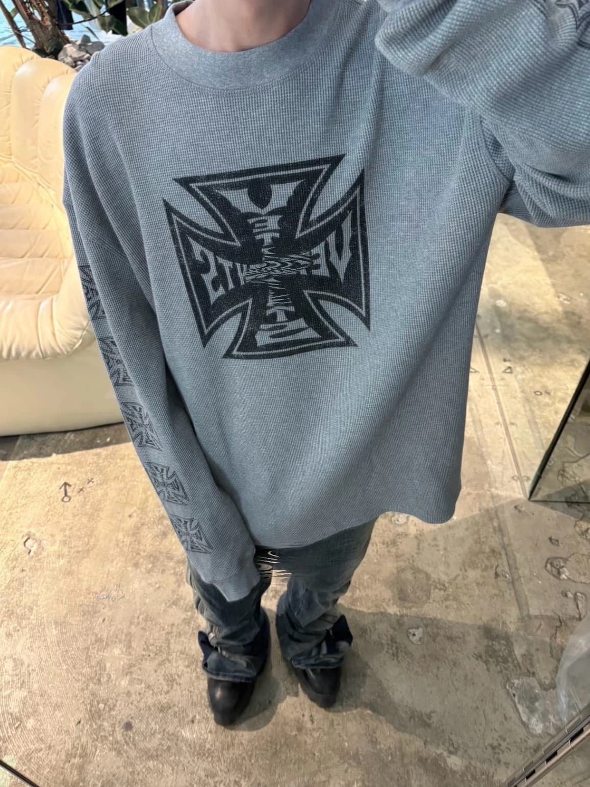 Маленький потолок!Футболка с длинными рукавами и вышивкой бисером VETEMENTS нового сезона с перекрестными вафлями и длинными рукавами из бисера