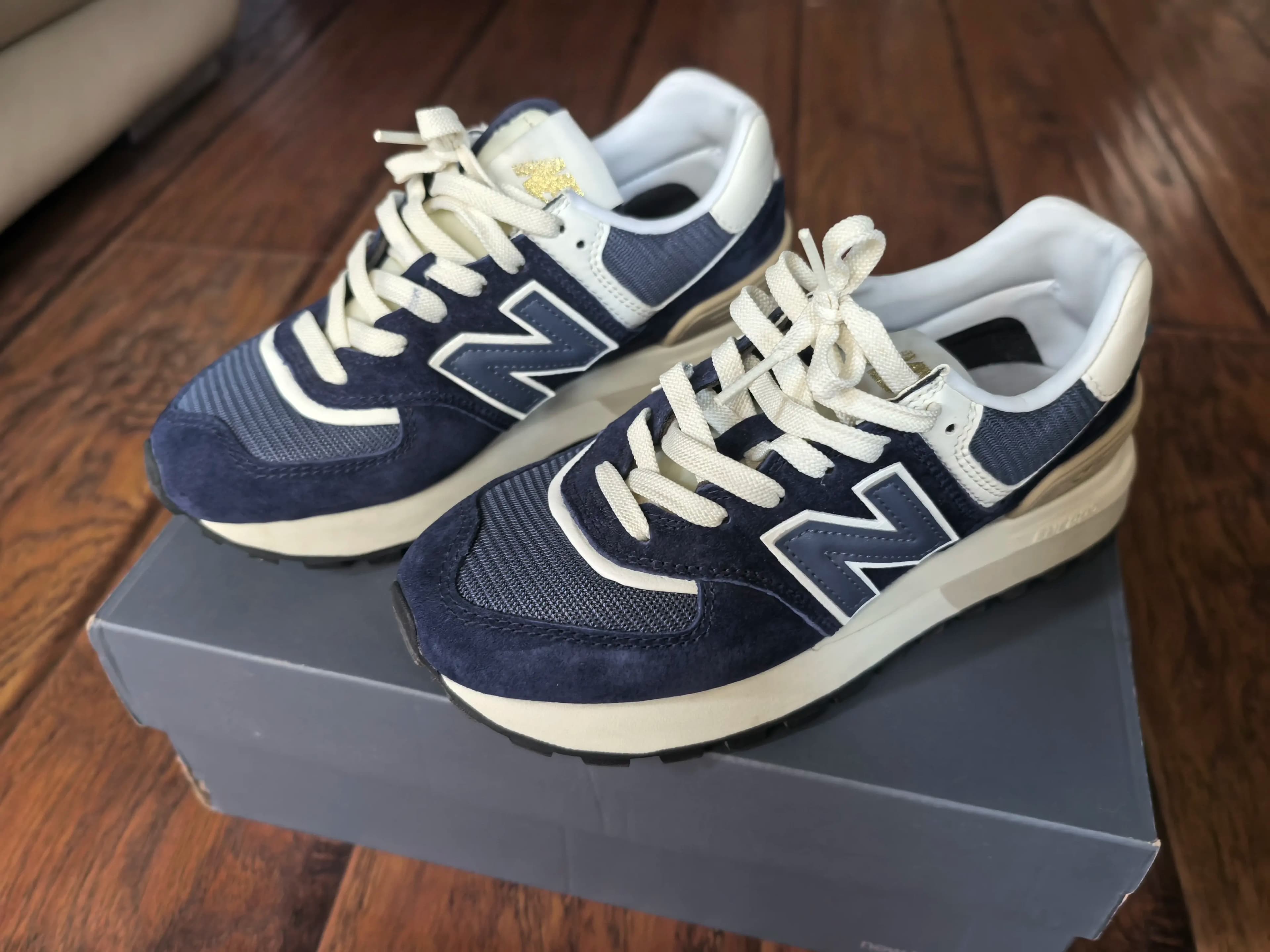 New Balance 574 в классической синей цветовой гамме, 37,5 ярдов!Просто прошел через это несколько раз, цвет хороший,