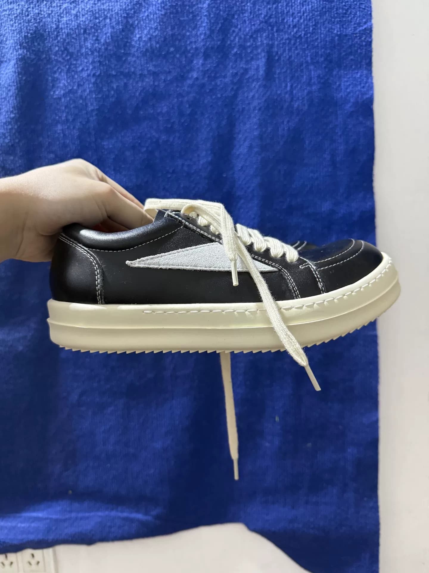 Кроссовки RICK OWENS/RO из телячьей кожи, черные с молочным оттенком, мужские с глубоким вырезом, кремовый низ, удобная кожаная подошва, простые в по…