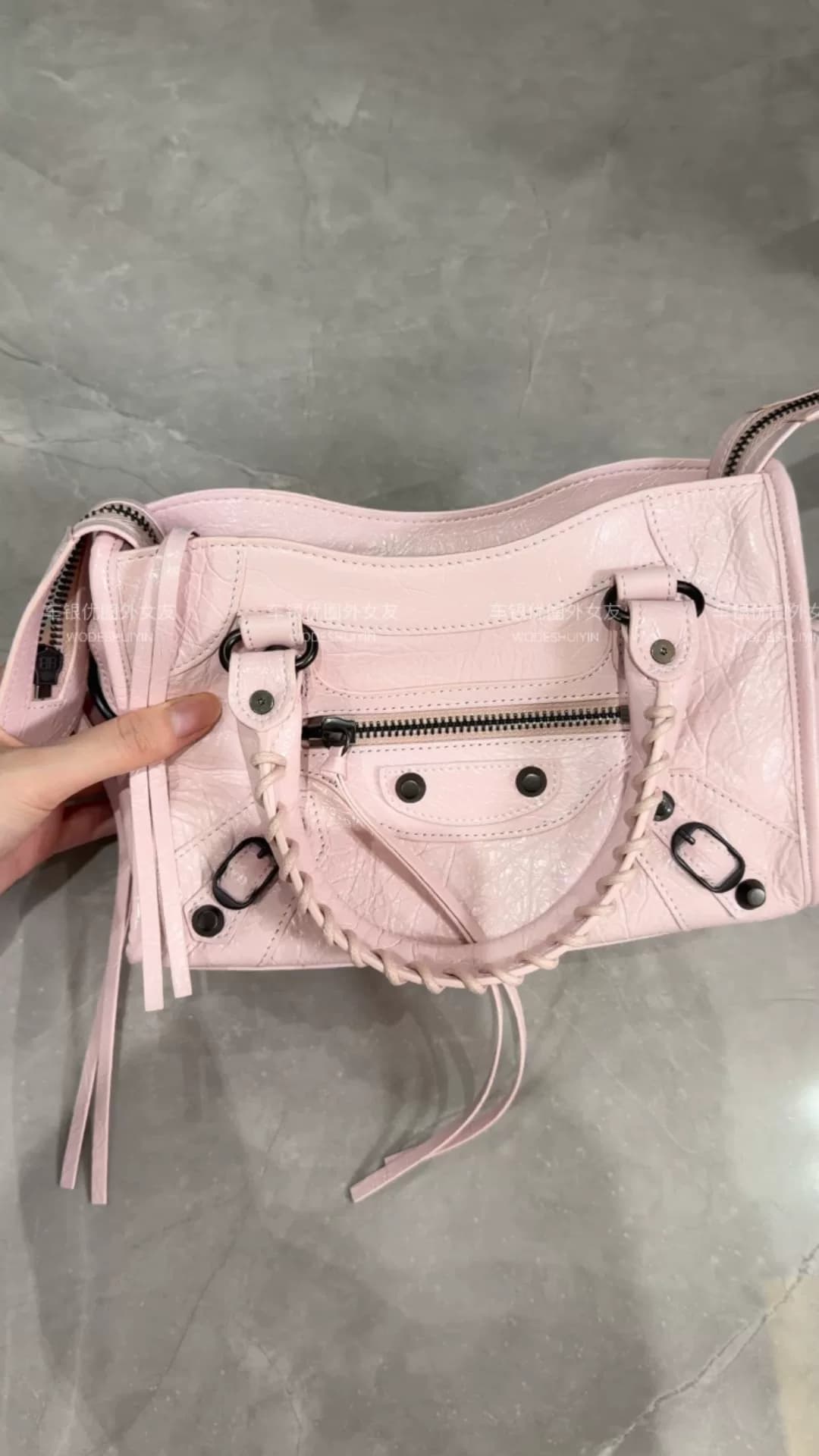 Совершенно новая, только нераспечатанная, версия Balenciaga le city mini pink 3k в самой высокой комплектации имеет рекорд по покупке и хочет быть за…