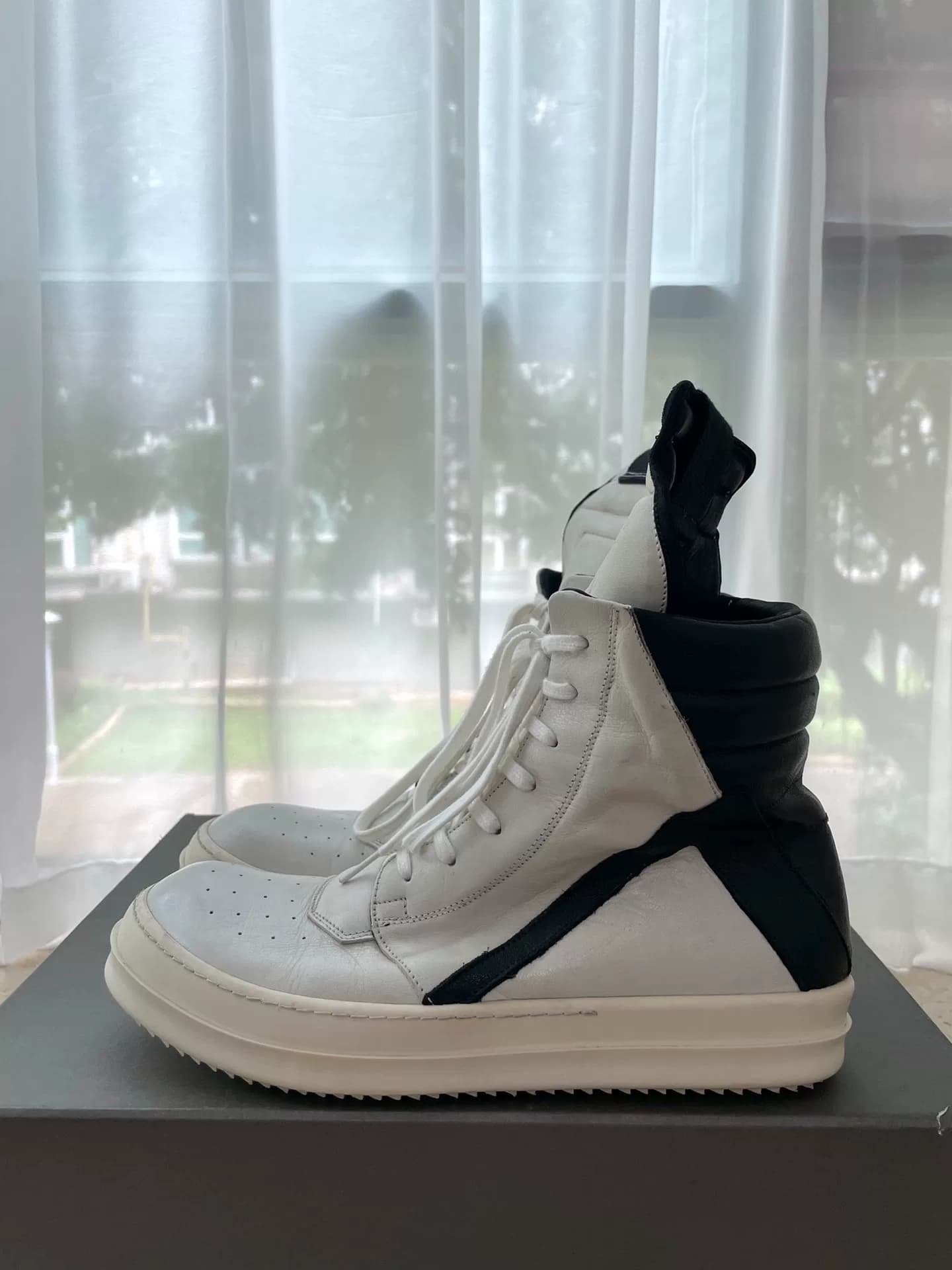 геошлем rickowens с перевернутым треугольником из белой и черной воловьей кожи основной линии high-top ro geobask