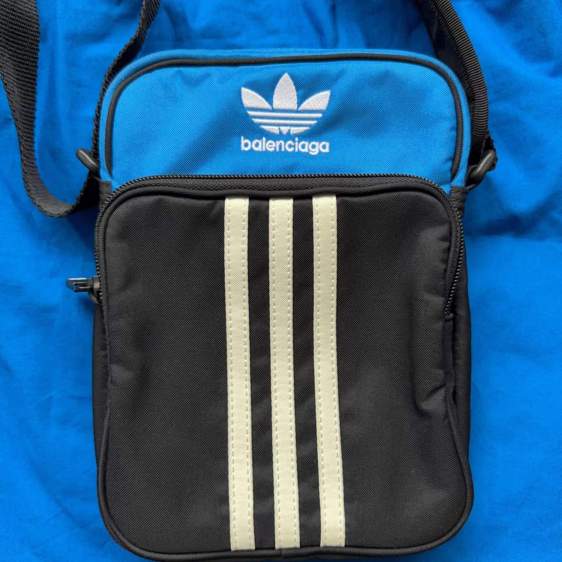 Сумка-мессенджер Balenciaga x adidas joint messenger
