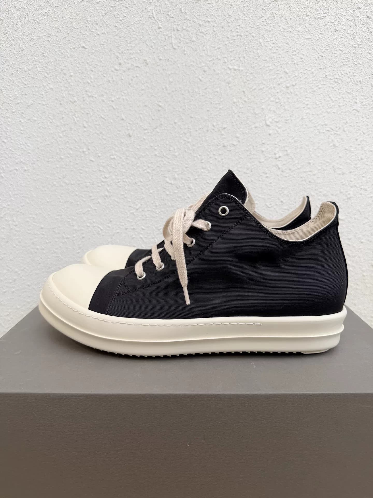 брюки converse rickowens из парусины с двойной линией талии и глубоким вырезом drkshdw