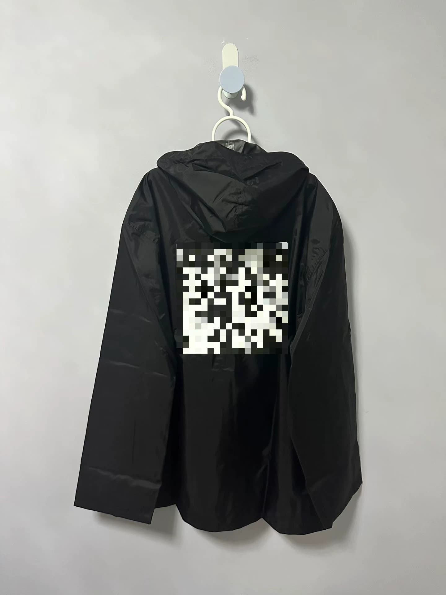 черный двухмерный плащ с капюшоном vetements code, один размер, абсолютно новый, на лямке