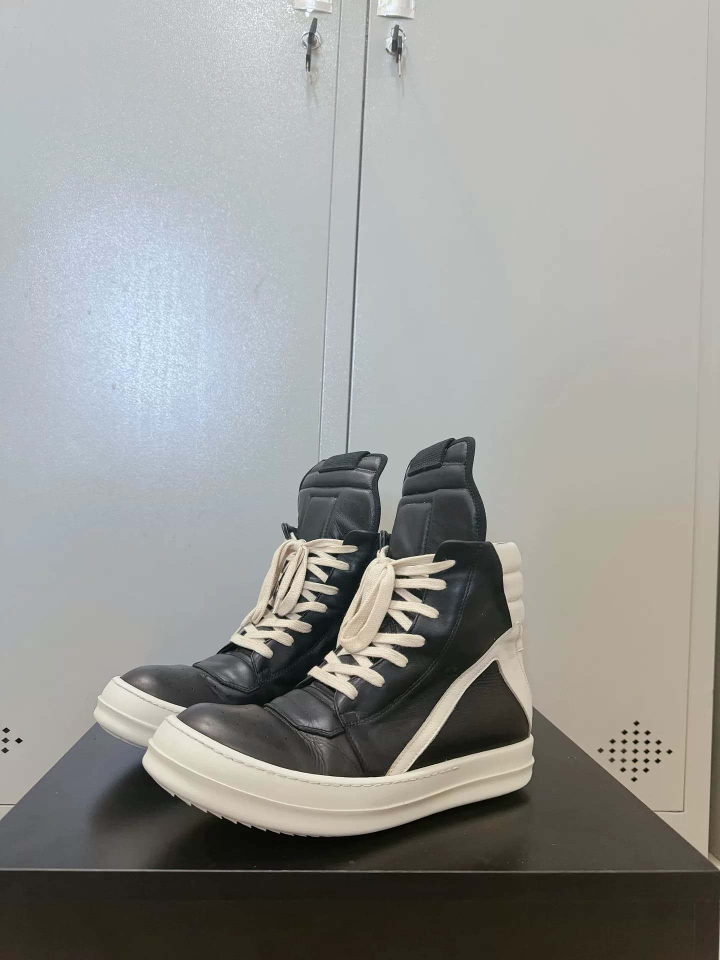 Основная линия Rick Owens черно-белый перевернутый треугольник из воловьей кожи размер 39 золотой размер 39-4