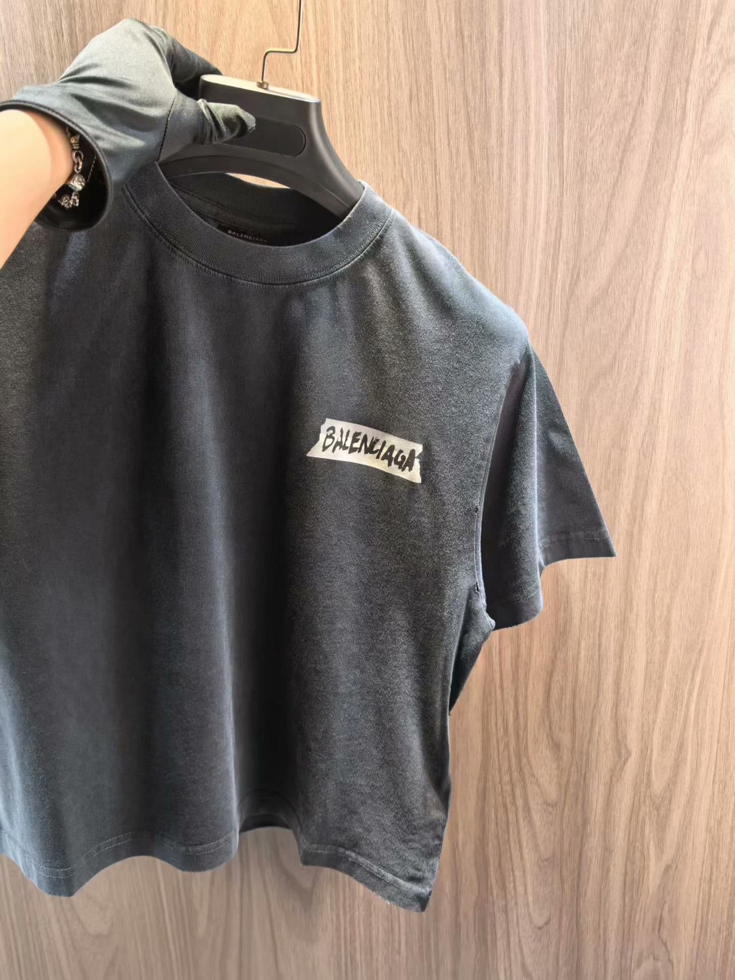 Совершенно новый аутентичный канал Balenciaga Balenciaga SS26 весенняя новинка с короткими рукавами