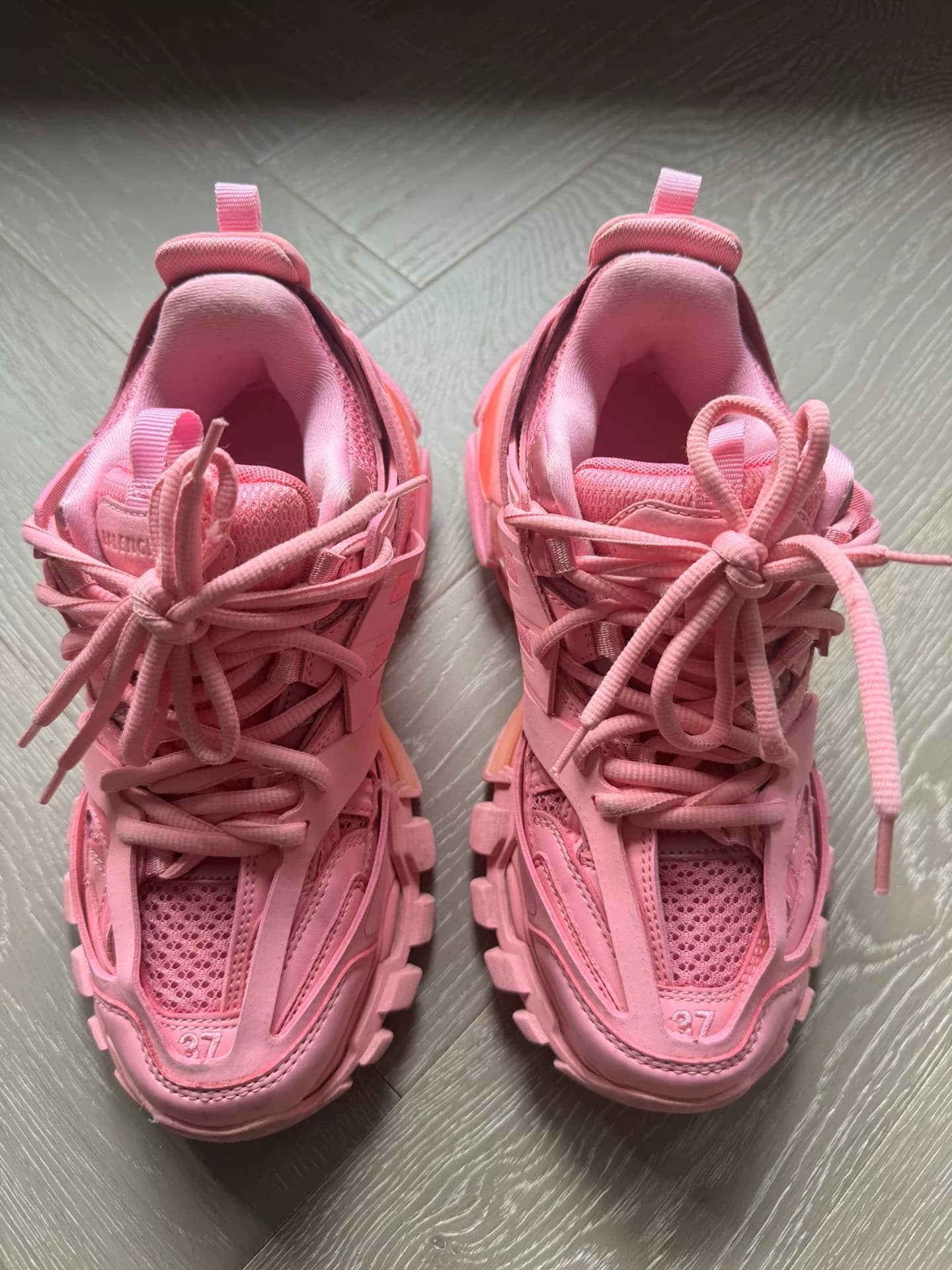 Balenciaga Парижская семейка Track розовые кроссовки-дедушки, размер 37, штука