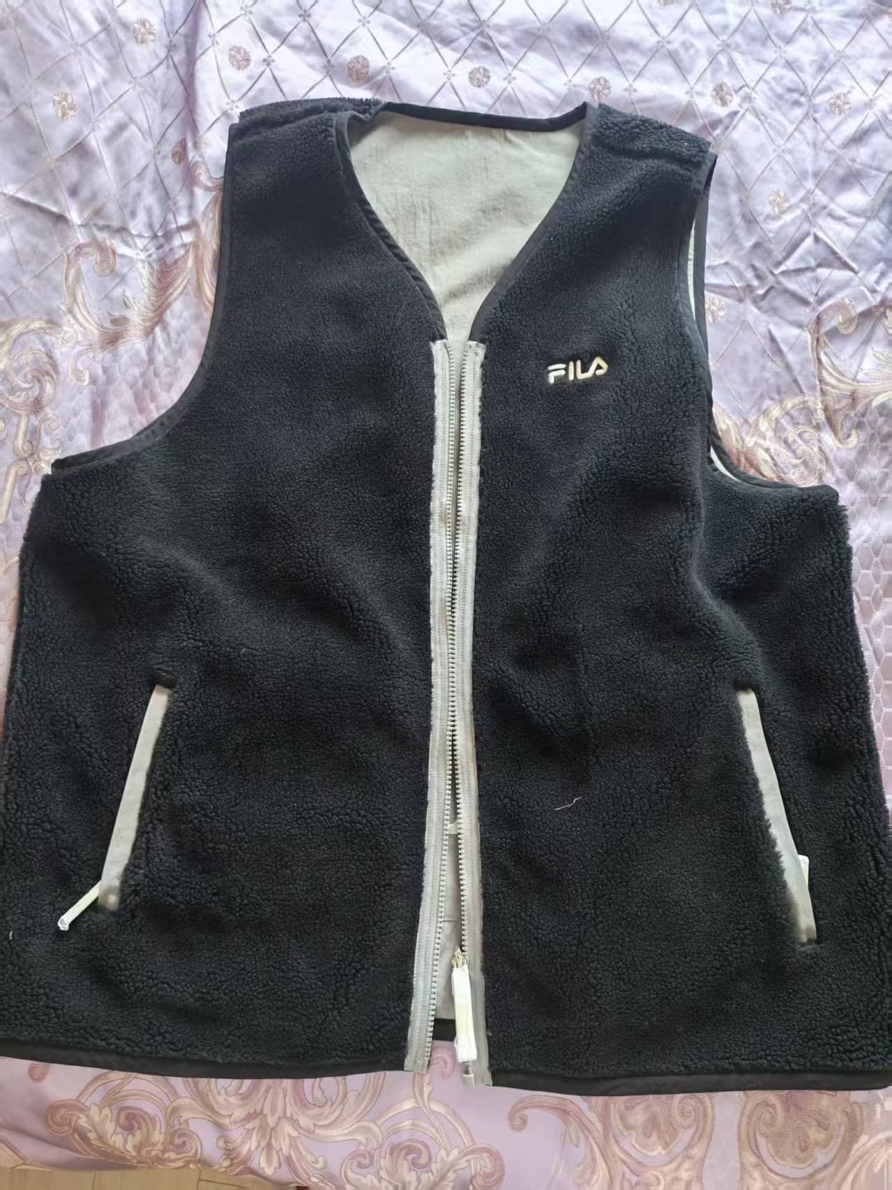 Почти новый двусторонний жилет FILA, размер XL, 185/104 А, черный