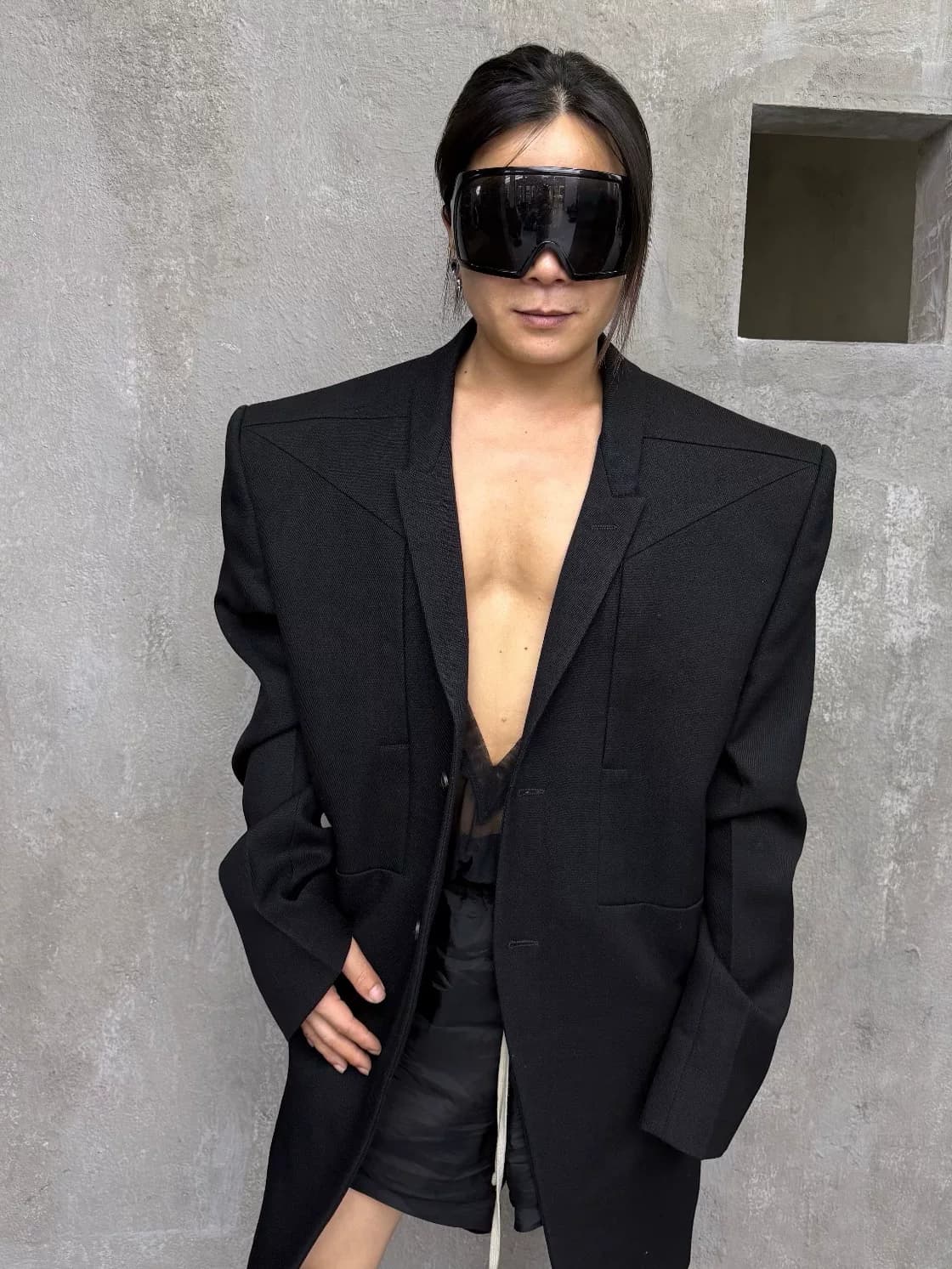 Черное пальто RICK OWENS Tatlin от RICK OWENS - версия с верхом средней длины