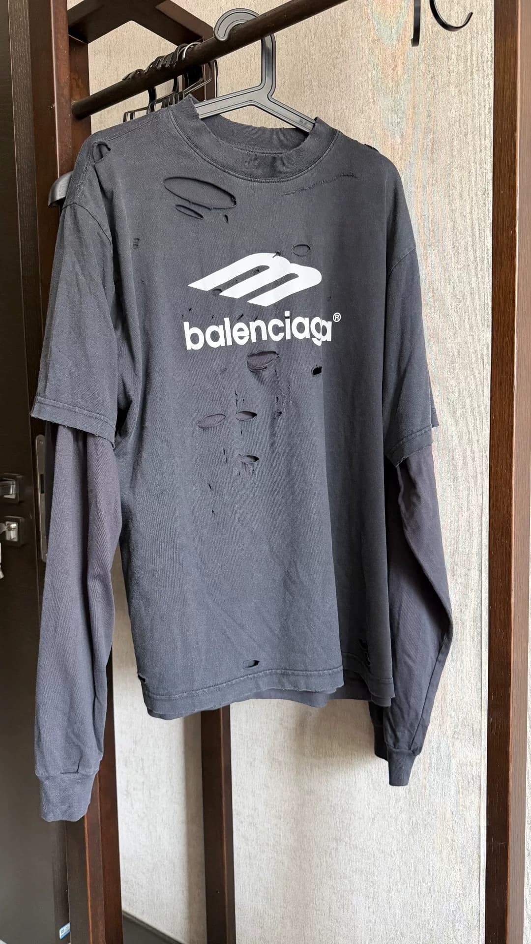 Balenciaga Поддельная футболка-двойка Balenciaga с длинными рукавами, выстиранная в черном цвете