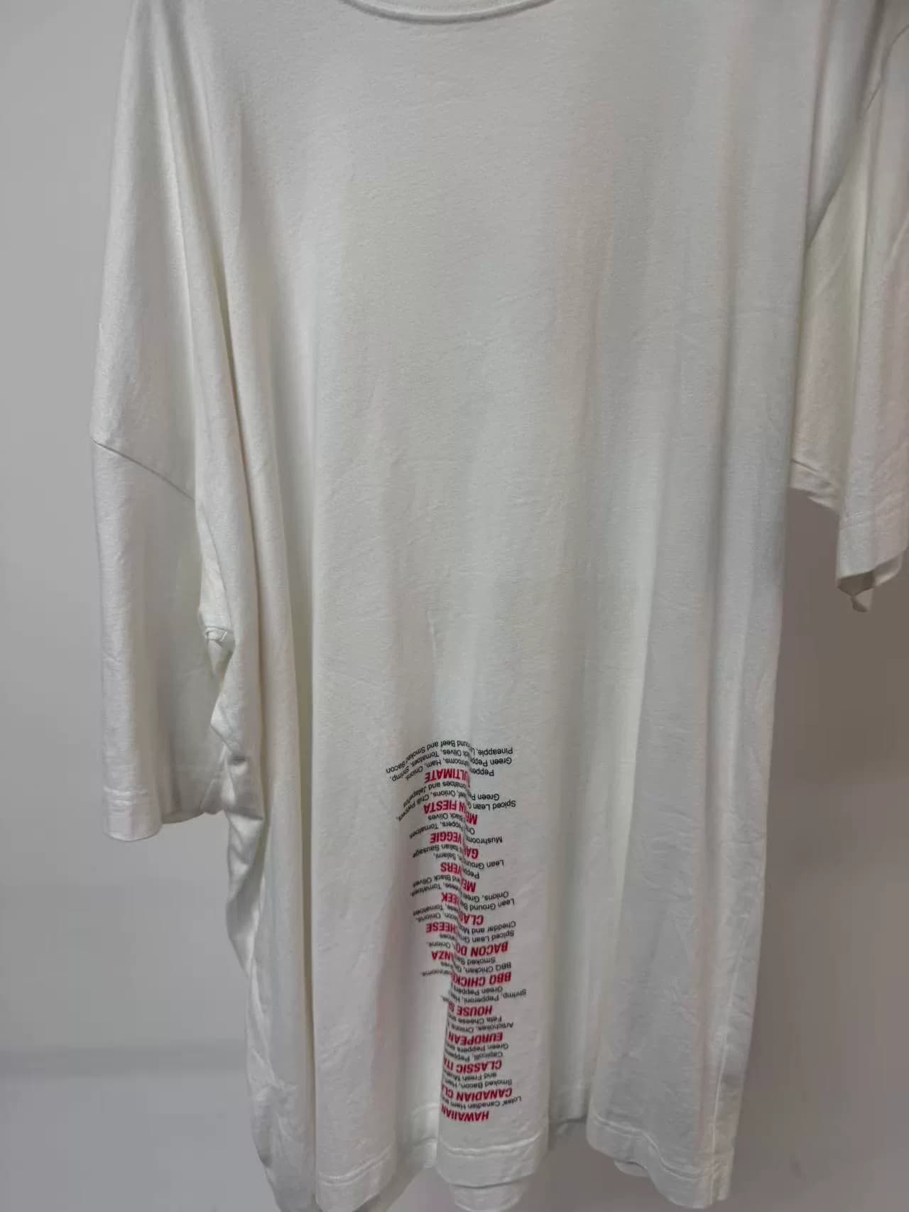 Из милого меню VETEMENTS, размер M с короткими рукавами