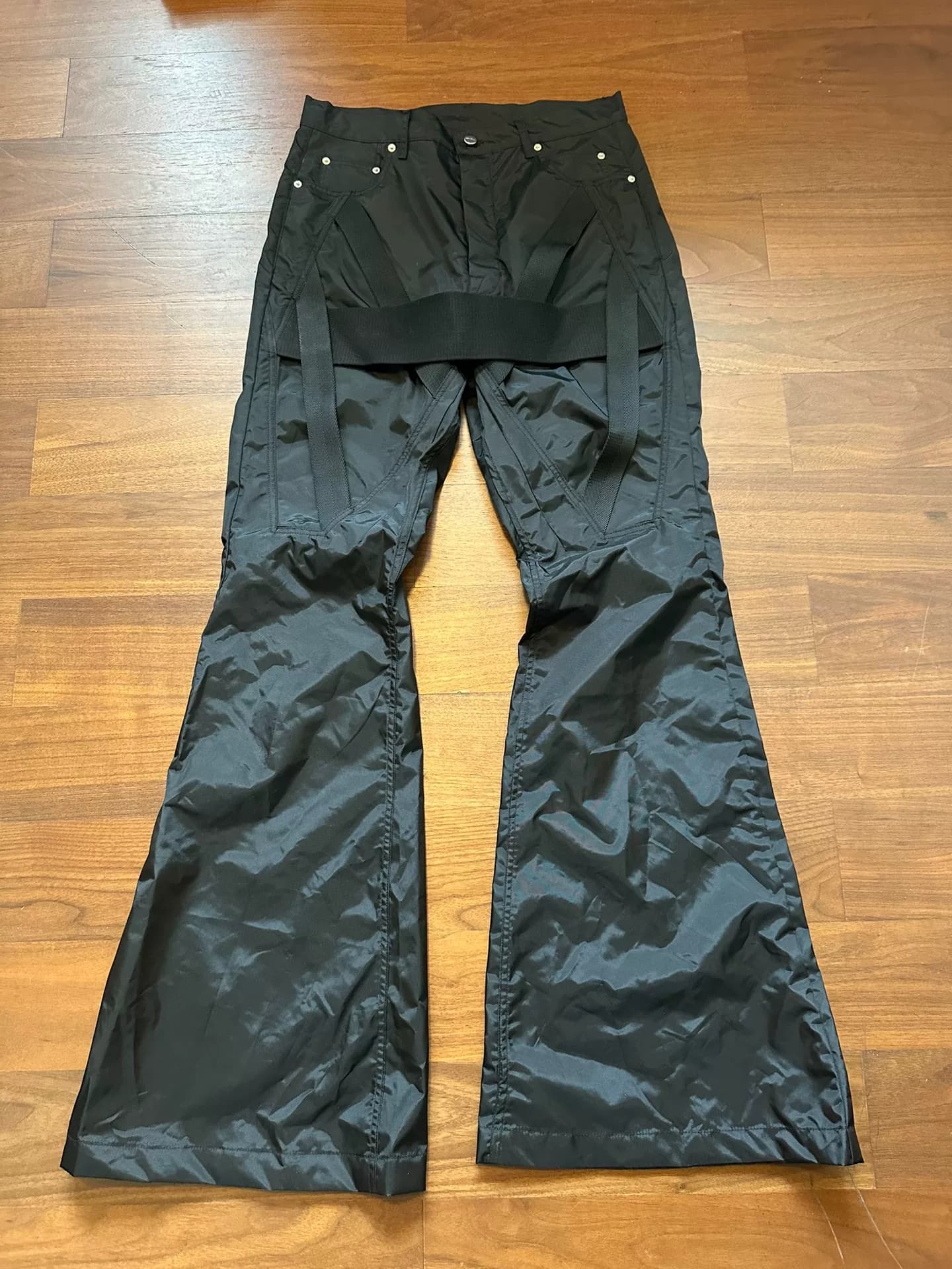 Расклешенные брюки на бретельках в стиле шоу Rick Owens 26ss
