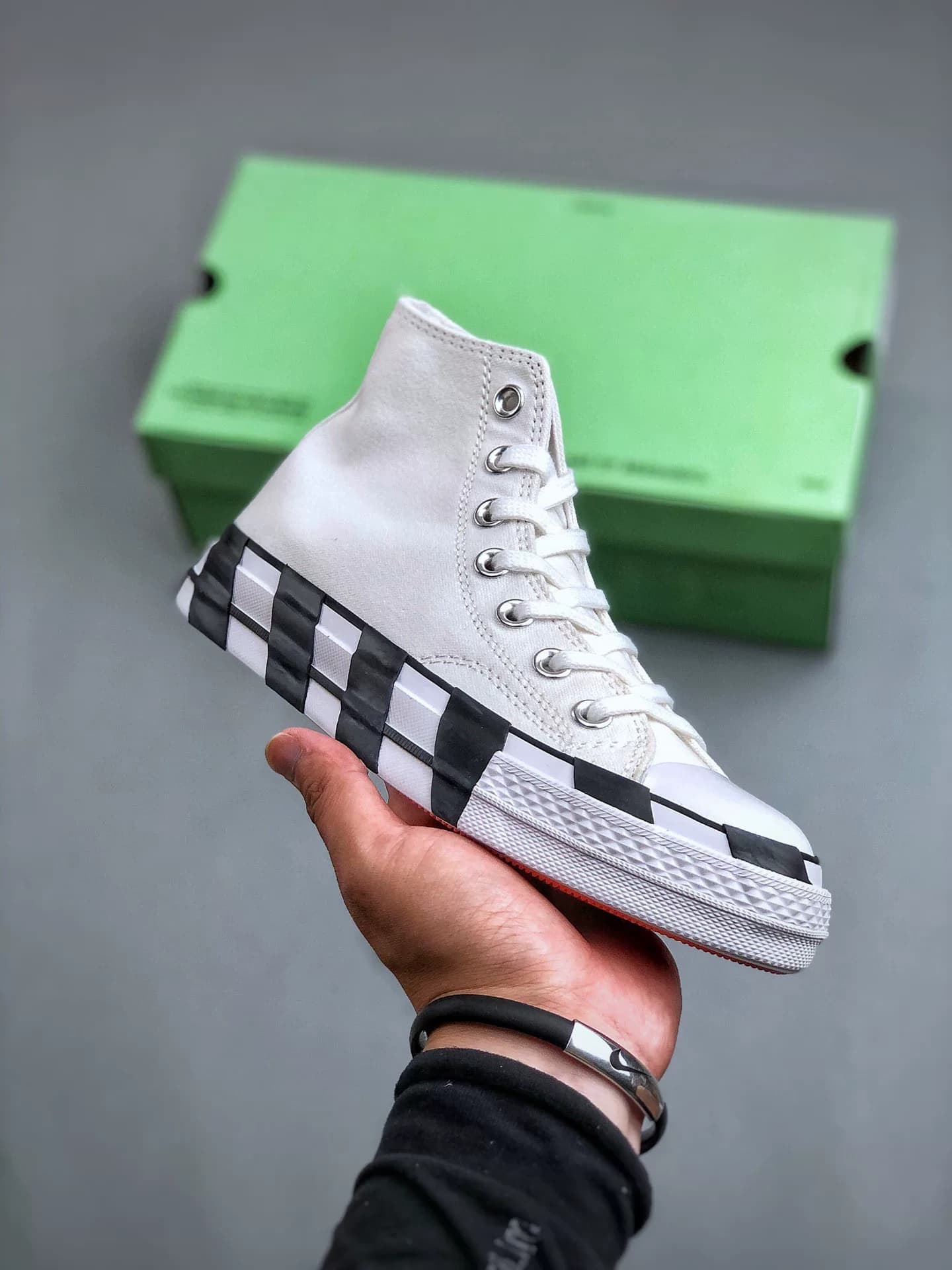Темно-белый патрон x Converse 197