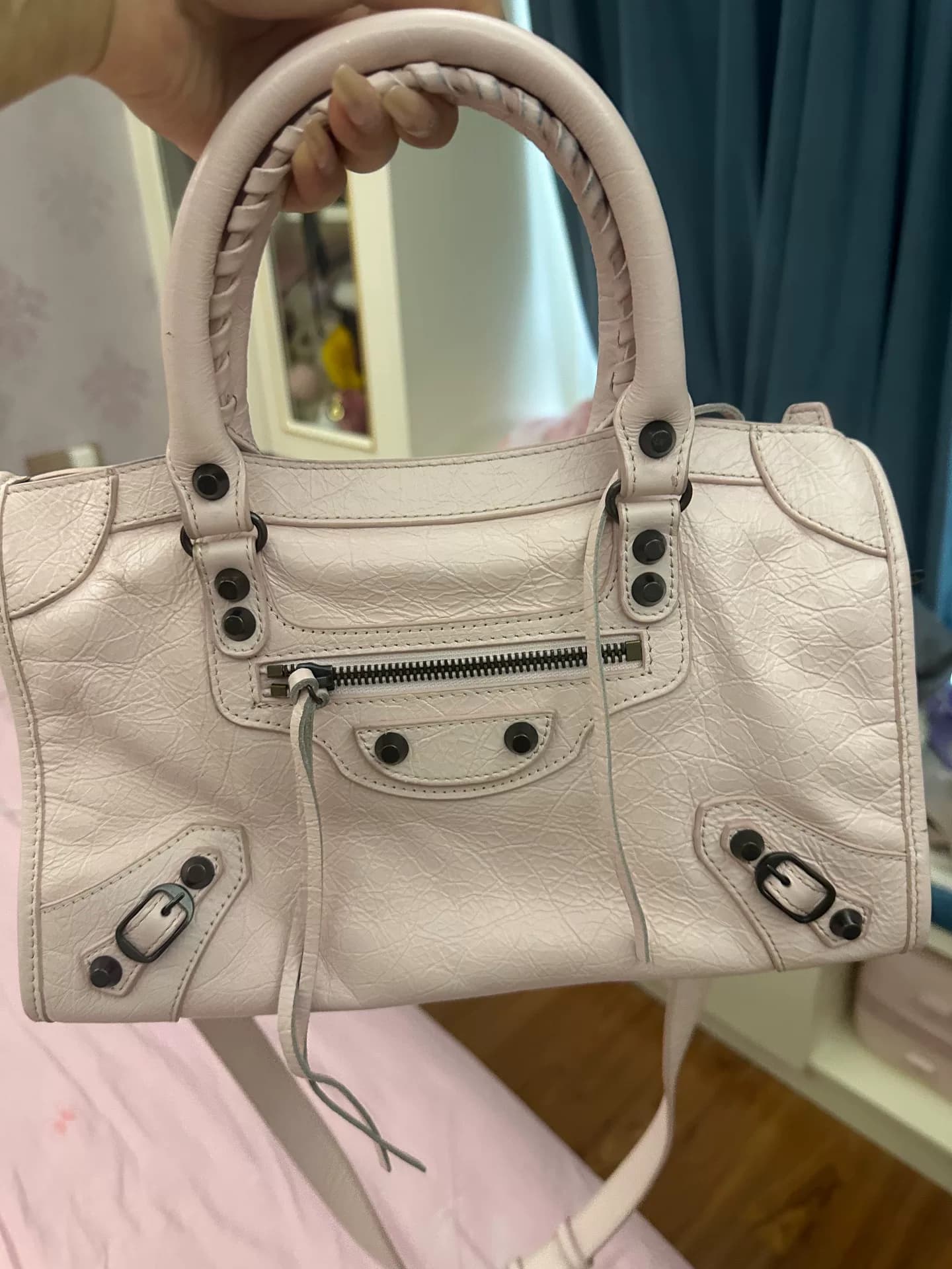 Мотоциклетная сумка Balenciaga Le City из овечьей кожи цвета вишни маленького размера