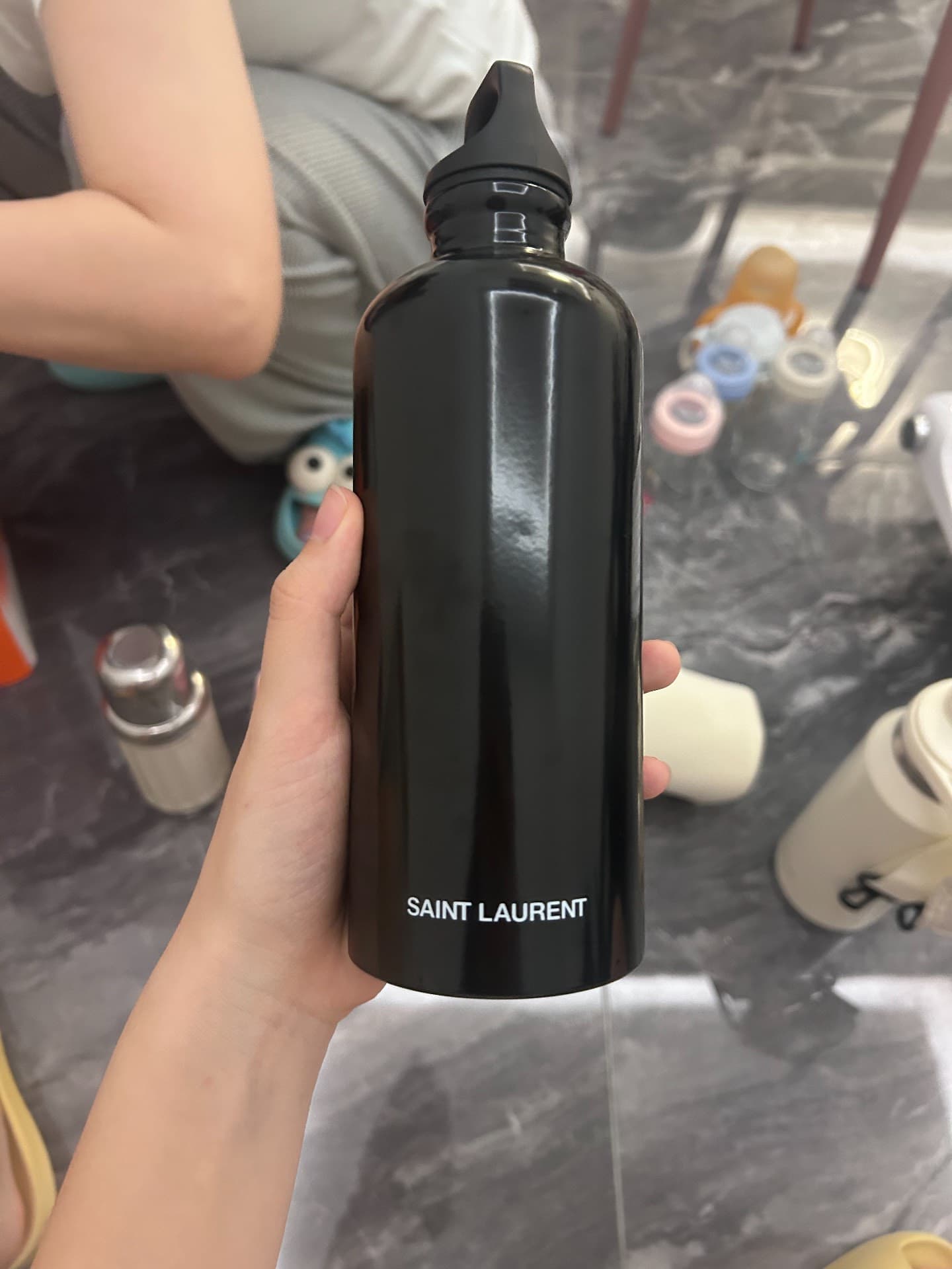 Спортивный чайник Ysl black никогда не использовался