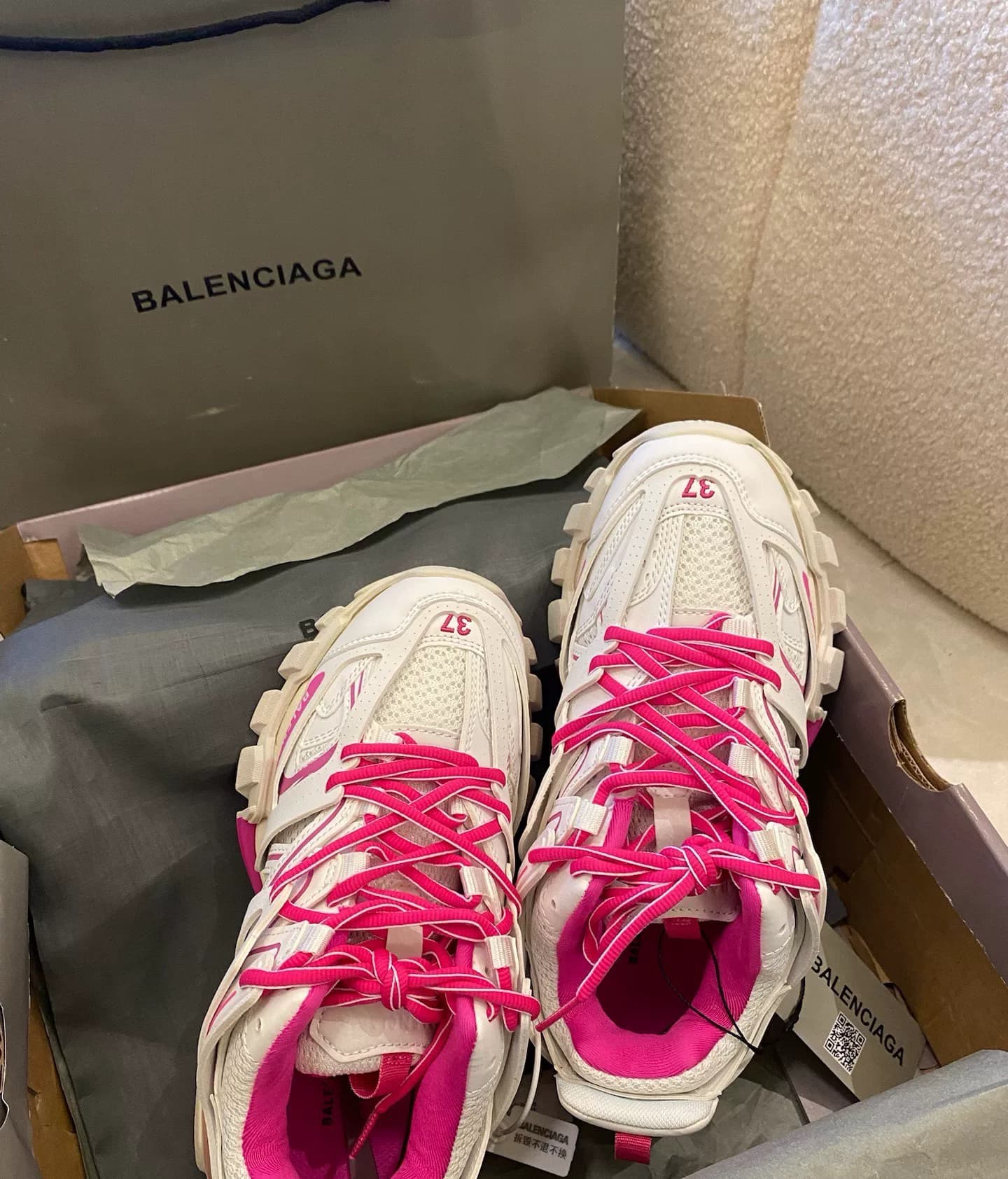Кроссовки Balenciaga Balenciaga с круглым вырезом на шнуровке и глубоким вырезом old