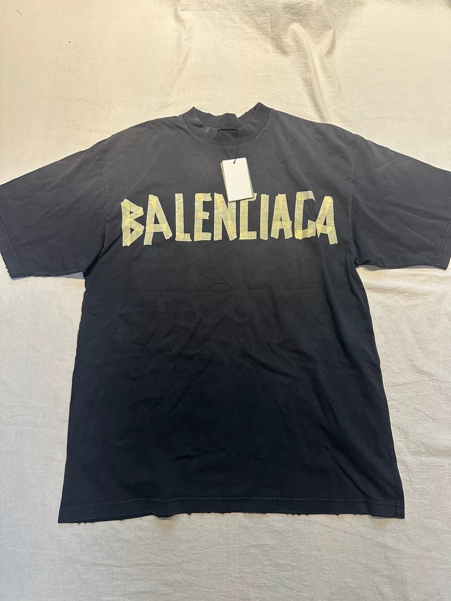 Короткие рукава Balenciaga с ленточным принтом и логотипом