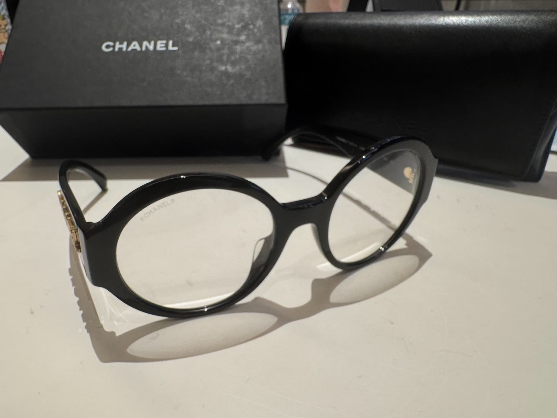 Полный набор классических однотонных солнцезащитных очков Chanel для личного досуга