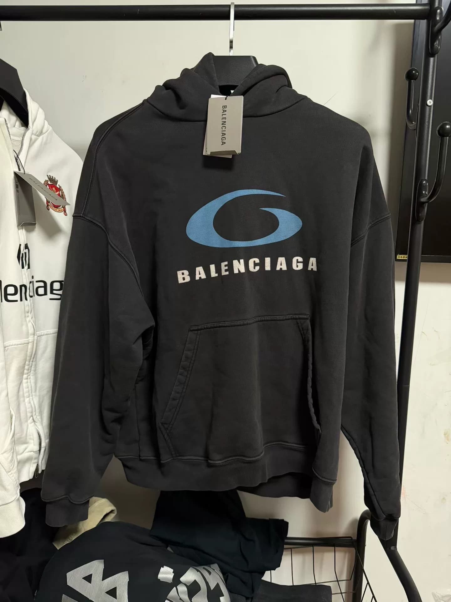 Свитер Balenciaga blue ring размера xl, новый, по той же бирке, длина 75, обхват груди 140