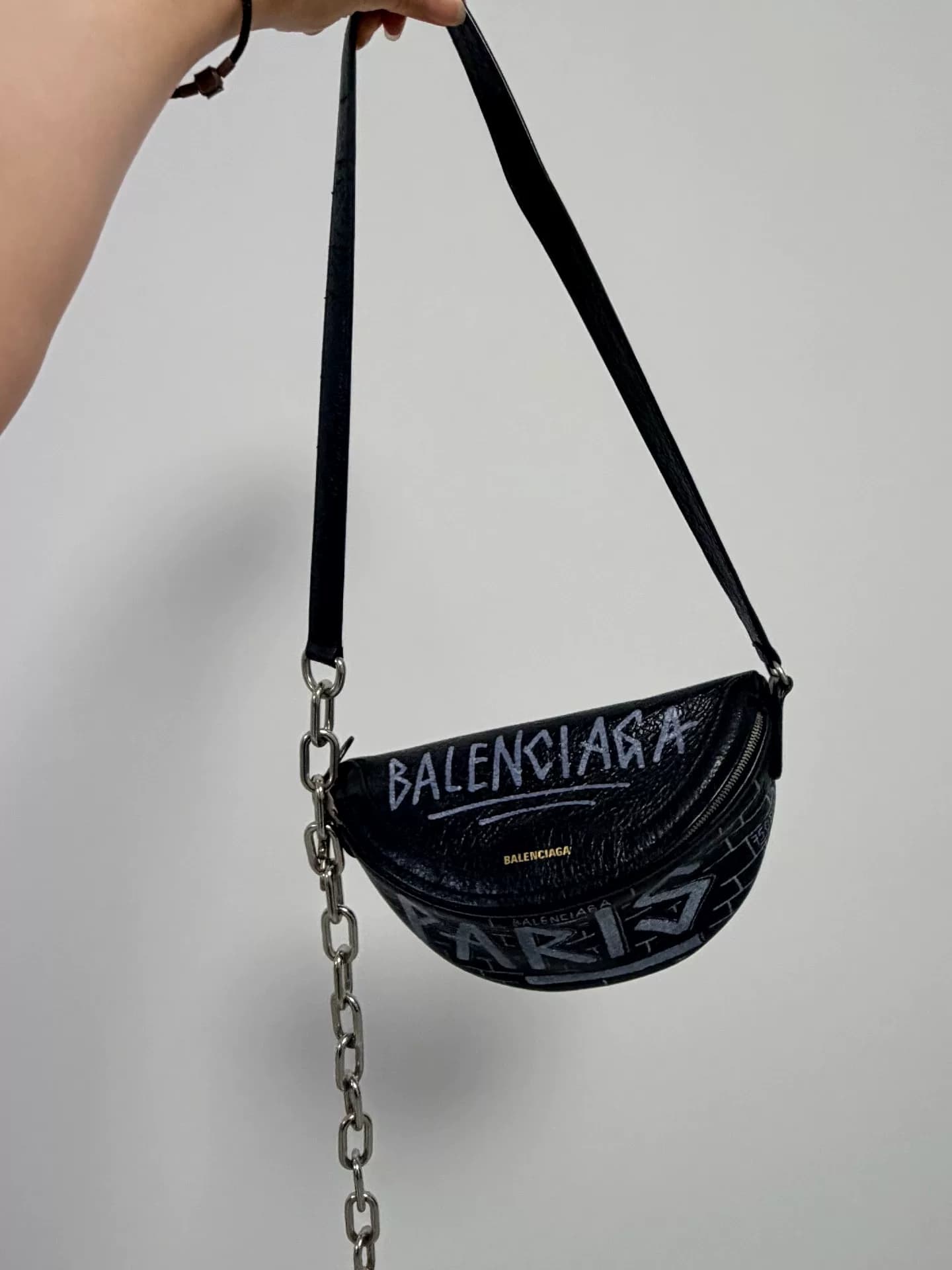 Balenciaga Balenciaga Graffiti Сумка в виде полумесяца с граффити, сумка на цепочке/Нагрудная сумка/Сумка-мессенджер
