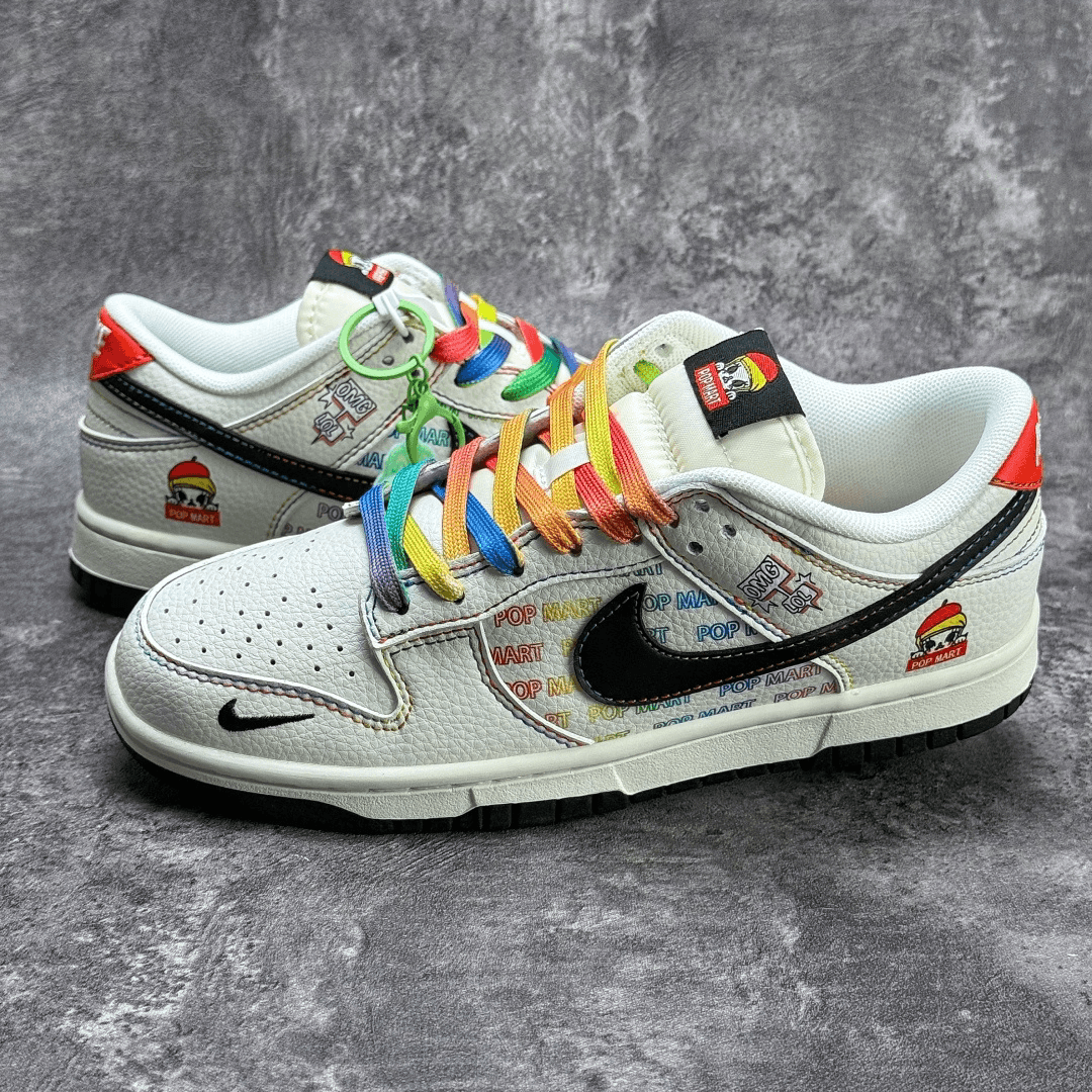 【NK】 Nike SB Dunk Low x POP MART белый с черным маленьким крючком