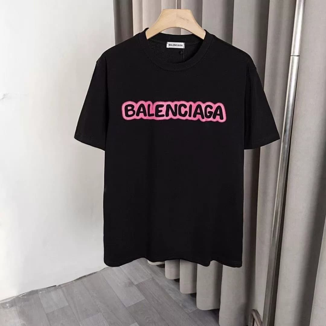 Появилась новая коллекция Balenciaga, в которой представлен одинаковый стиль для мужчин и женщин, спортивный стиль и стиль отдыха.Комплектные бирки и…