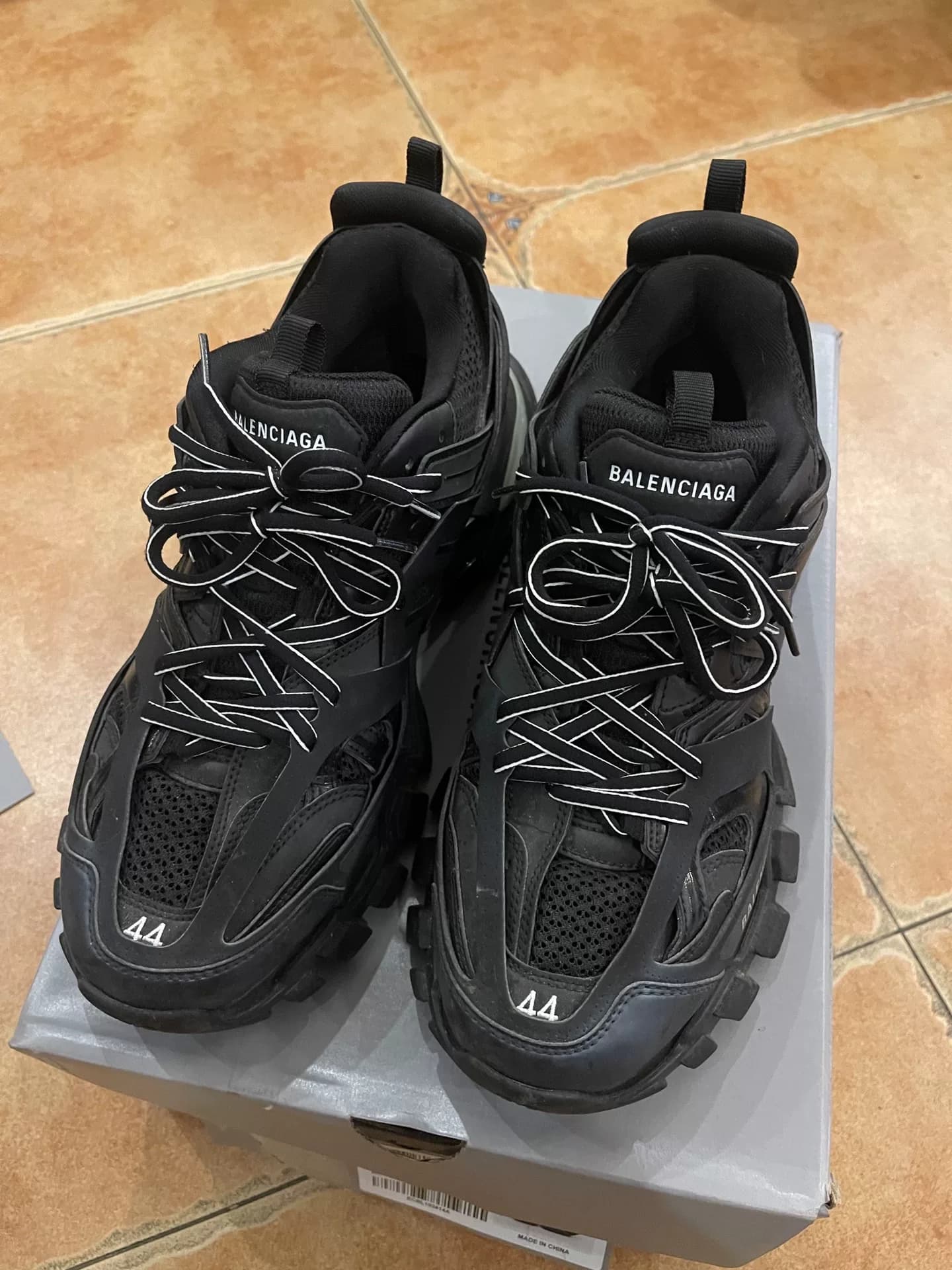 Бытовые прилавки из натуральной кожи Balenciaga/Balenciaga black LED T