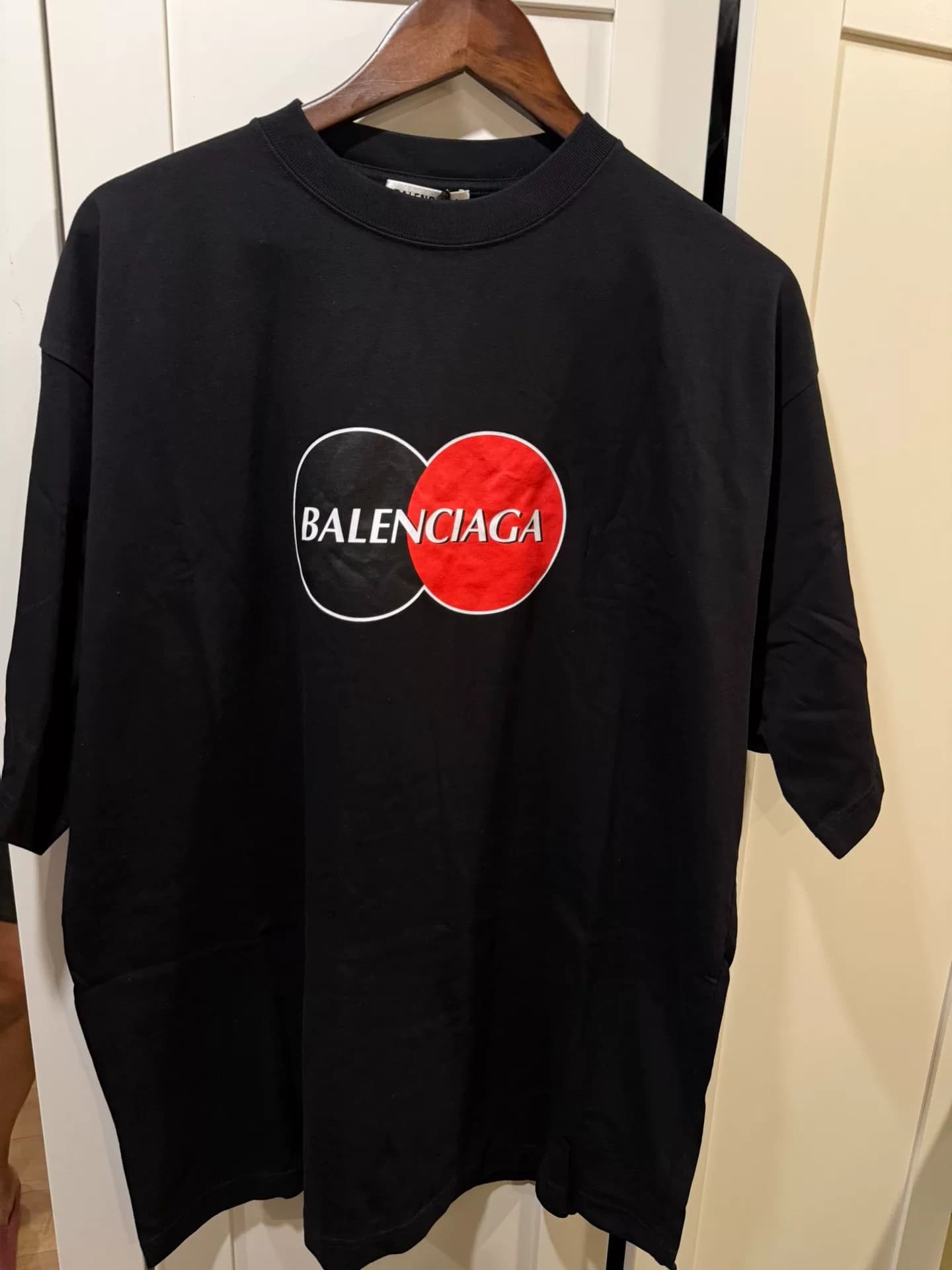 Balenciaga Balenciaga Черный короткий рукав с логотипом MasterCard, размер M