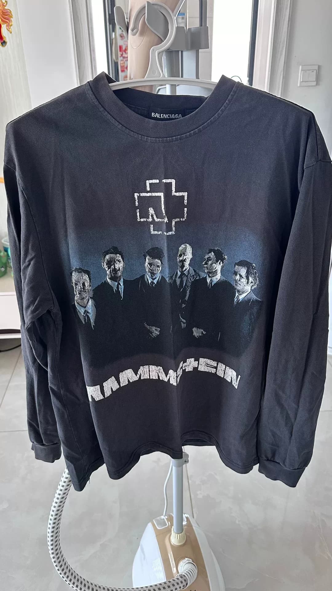 Футболка с длинными рукавами Balenciaga Balenciaga German Armored Car band черного цвета, размер L
