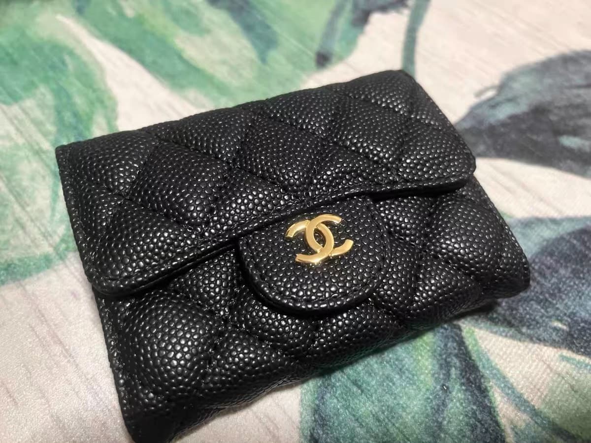 Футляр для карточек Chanel Black gold, классическая модель CF, с узором в виде икры и однотонной кожи, узор в виде ромба