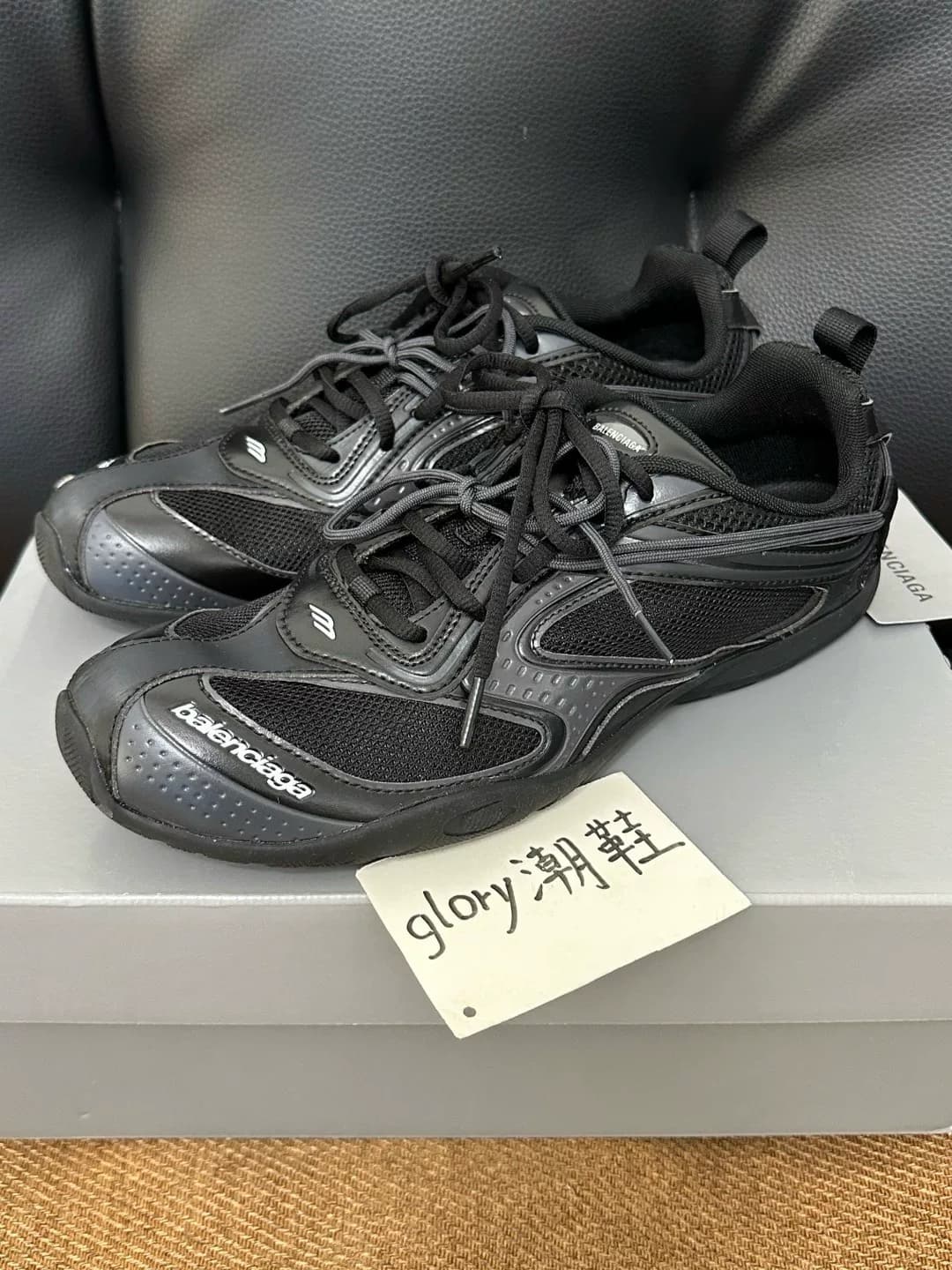 Шнуровка с круглой головкой Balenciaga Balenciaga Radar