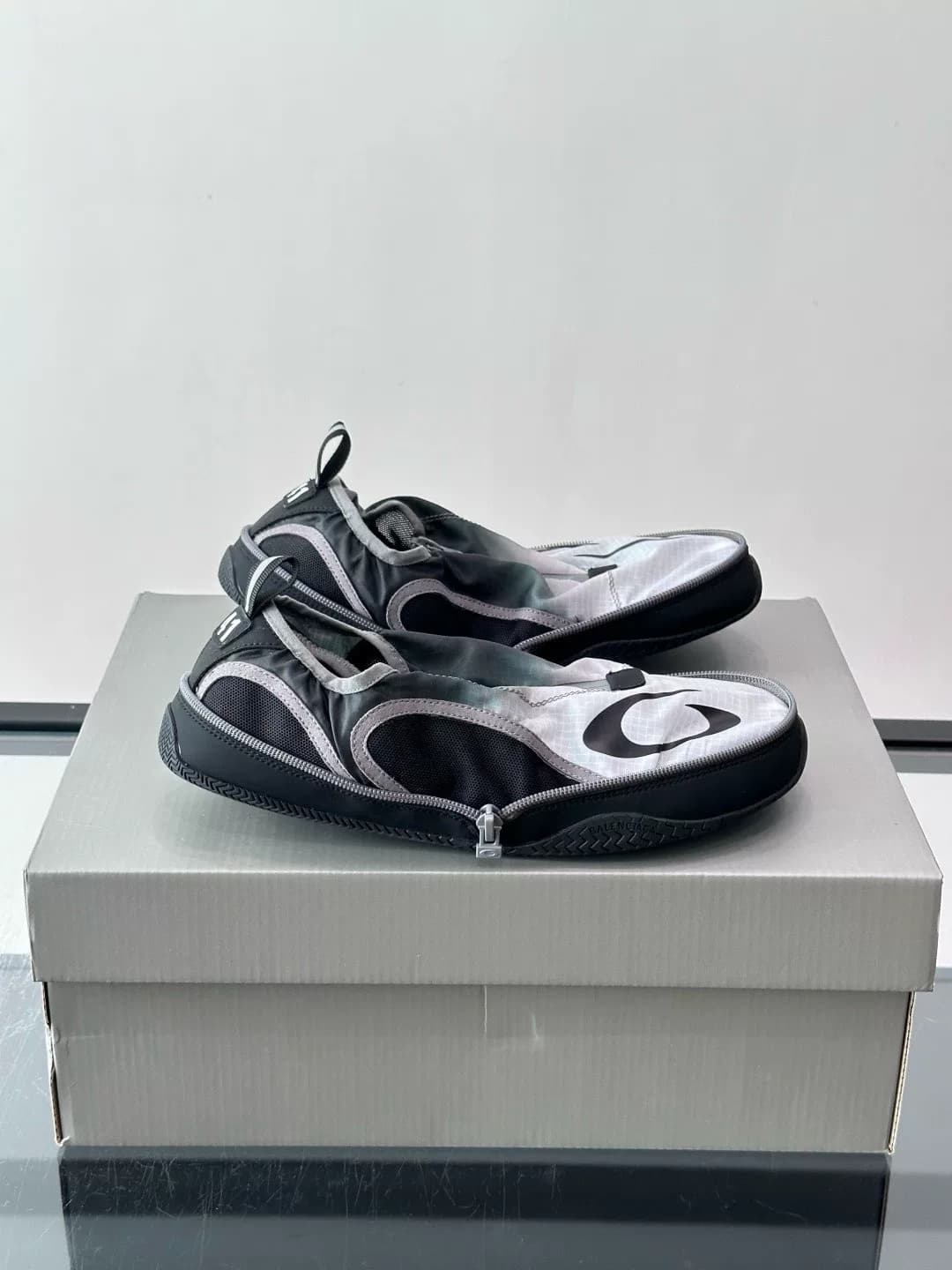 Новые карманные туфли Balenciaga