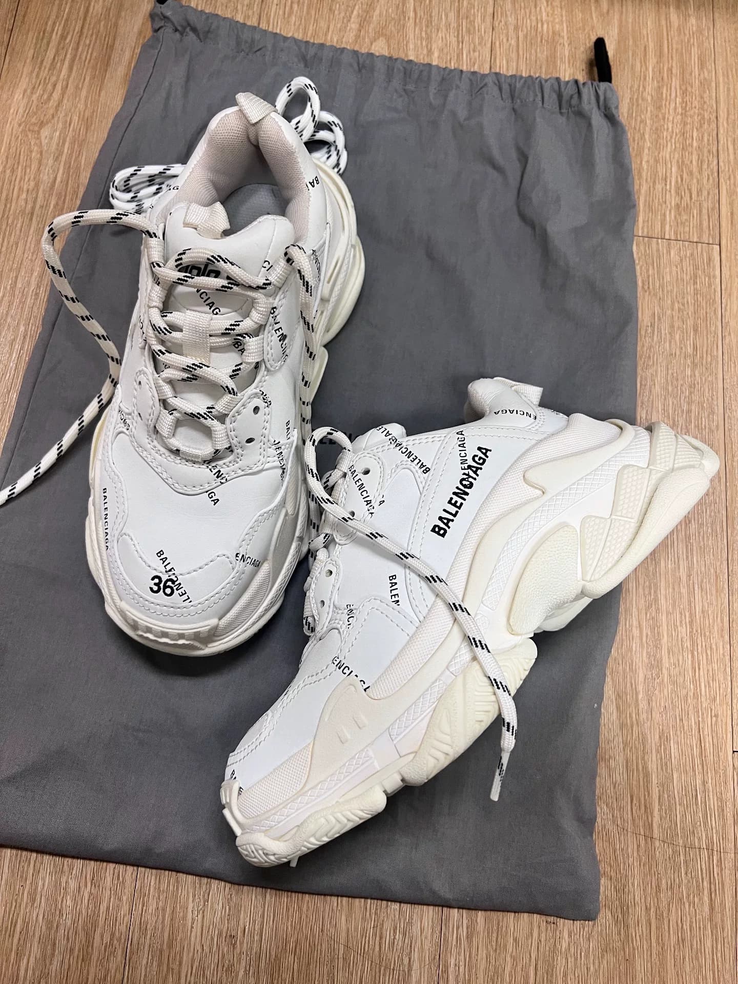 Совершенно новые аутентичные белые туфли Balenciaga Triple S для папы, размер 36, подходят как мужчинам, так и женщинам.