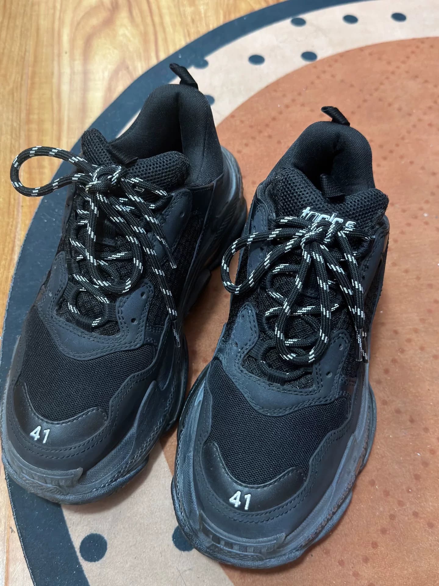 Из натуральной кожи Balenciaga 41-го размера!Я не могу получить счет-фактуру и обувную коробку для офлайн-покупок в Макао в своем родном городе.