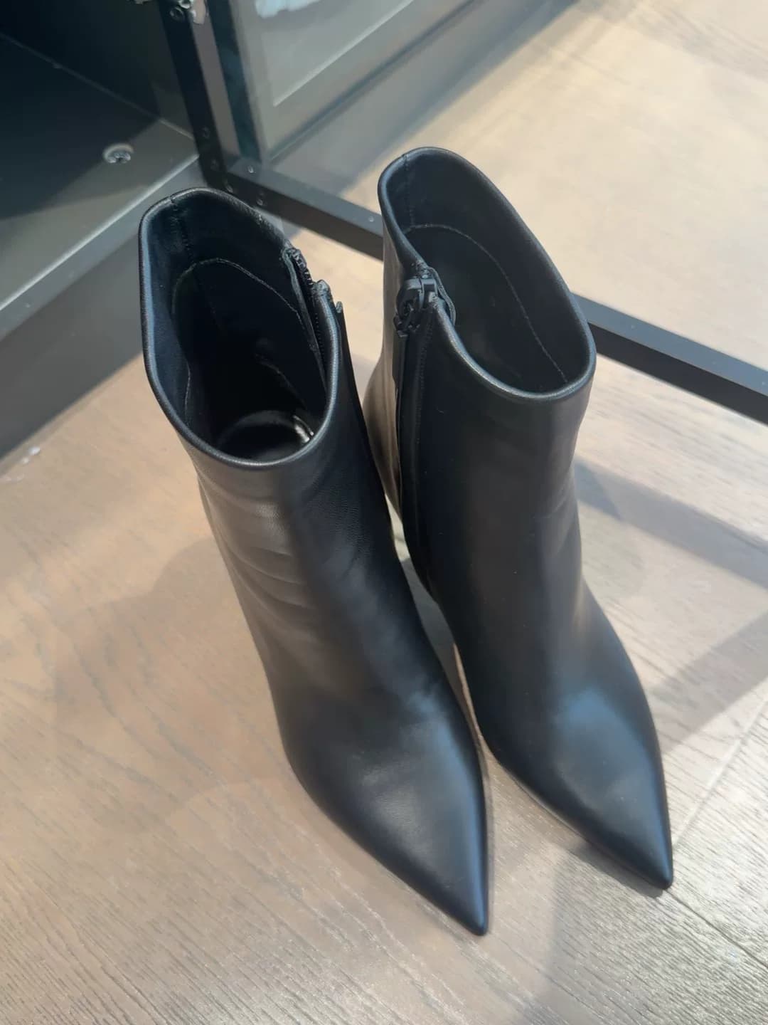 Черные полусапожки на высоком остроконечном каблуке Saint Laurent, размер 35